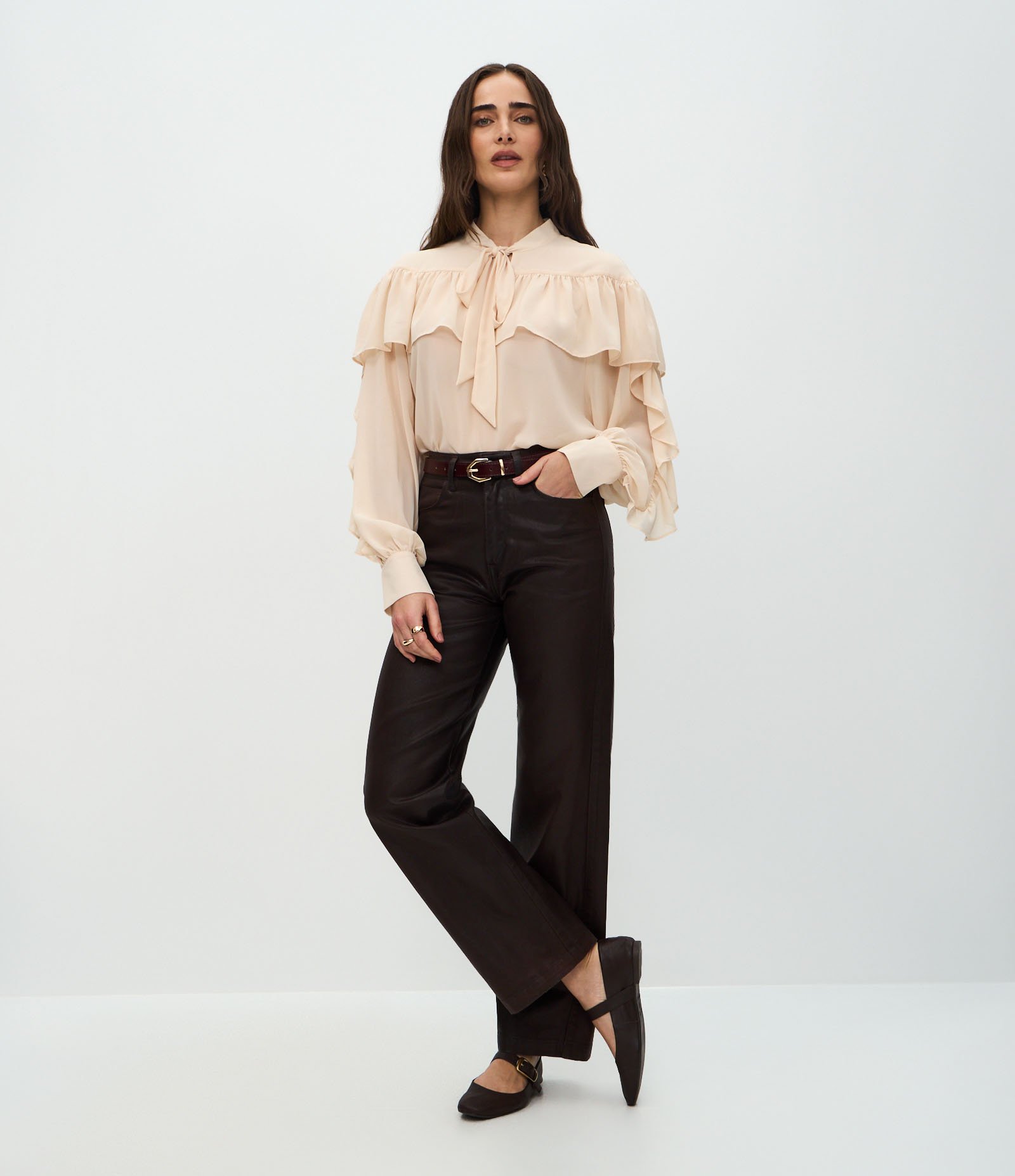 Blusa em Chiffon com Babados e Amarração Frontal Bege 2