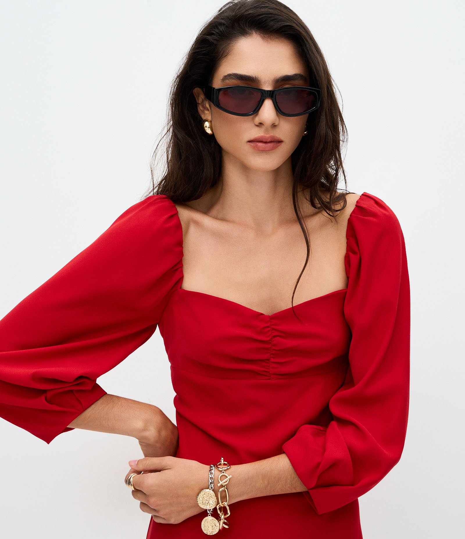 Vestido em Crepe com Manga Bufante e Decote Coração Vermelho 3