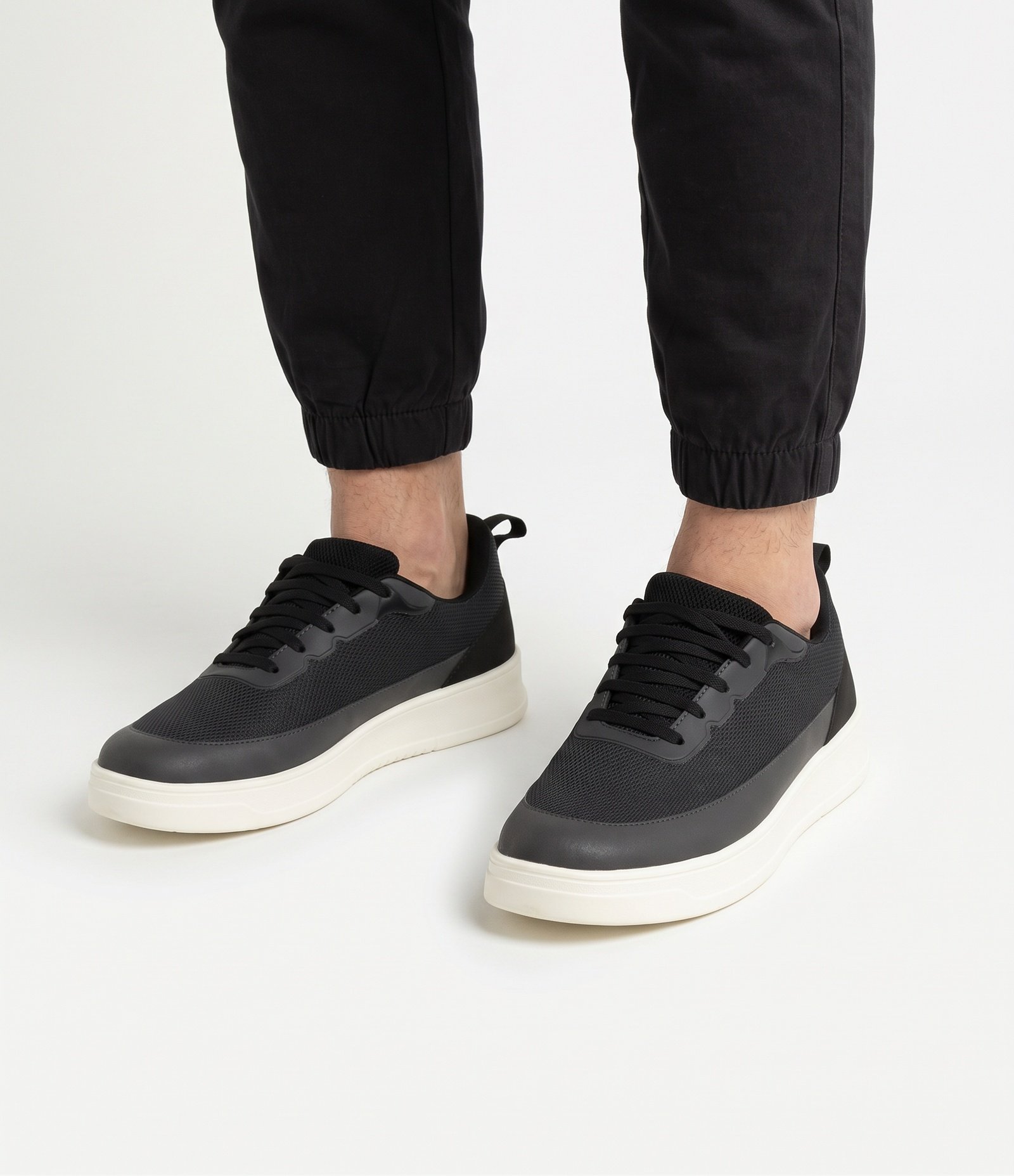 Tênis Knit Casual com Recortes e Sola EVA Cinza Escuro / Preto 1
