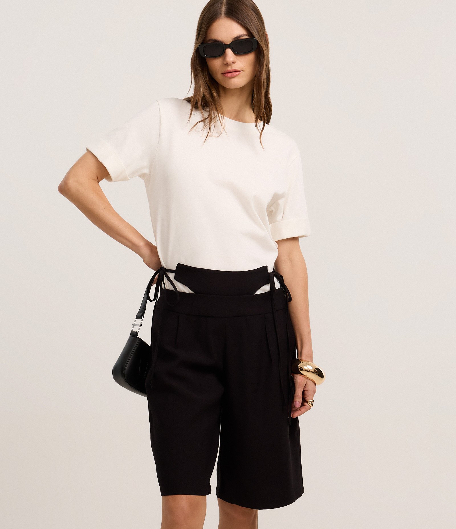 Bermuda Evasê Alfaiatada com Sobreposição de Calcinha Cinza 4