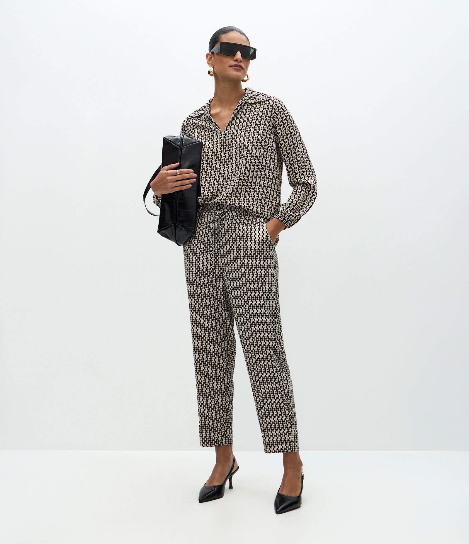 Blusa em Chiffon com Estampa Geométrica Preto 2