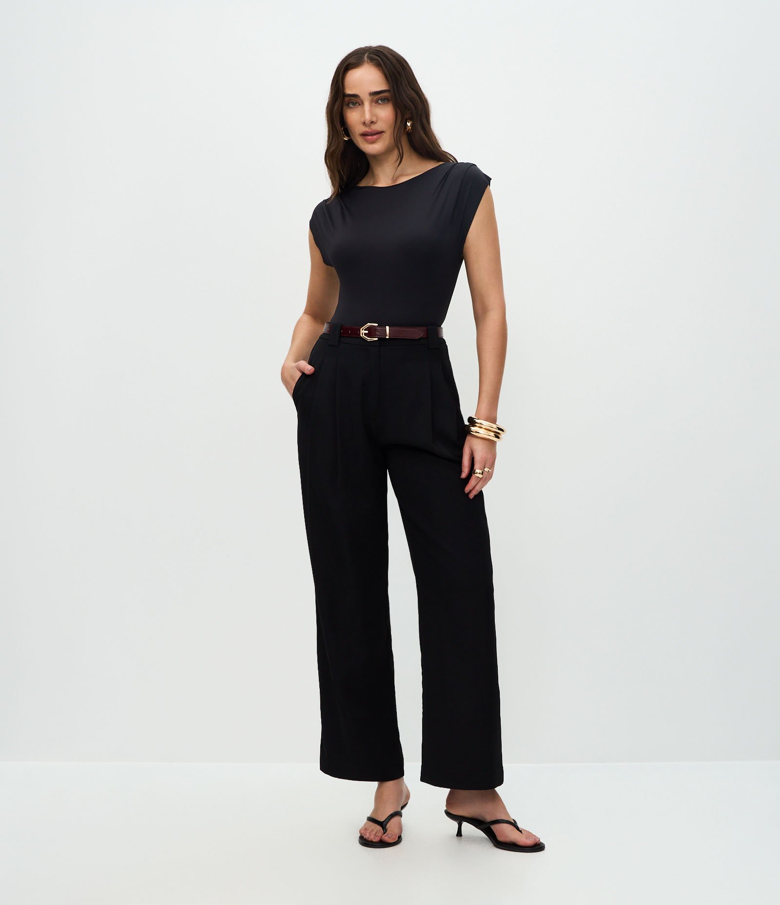 Calça Reta Alfaiatada com Pregas Frontais Preto 1