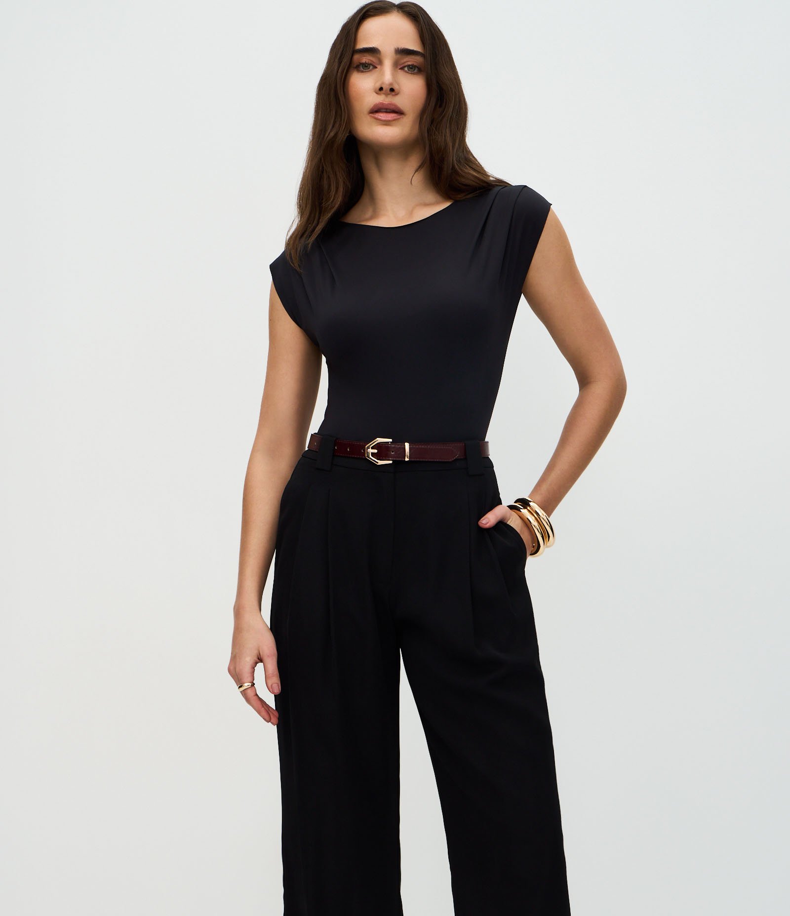 Calça Reta Alfaiatada com Pregas Frontais Preto 2