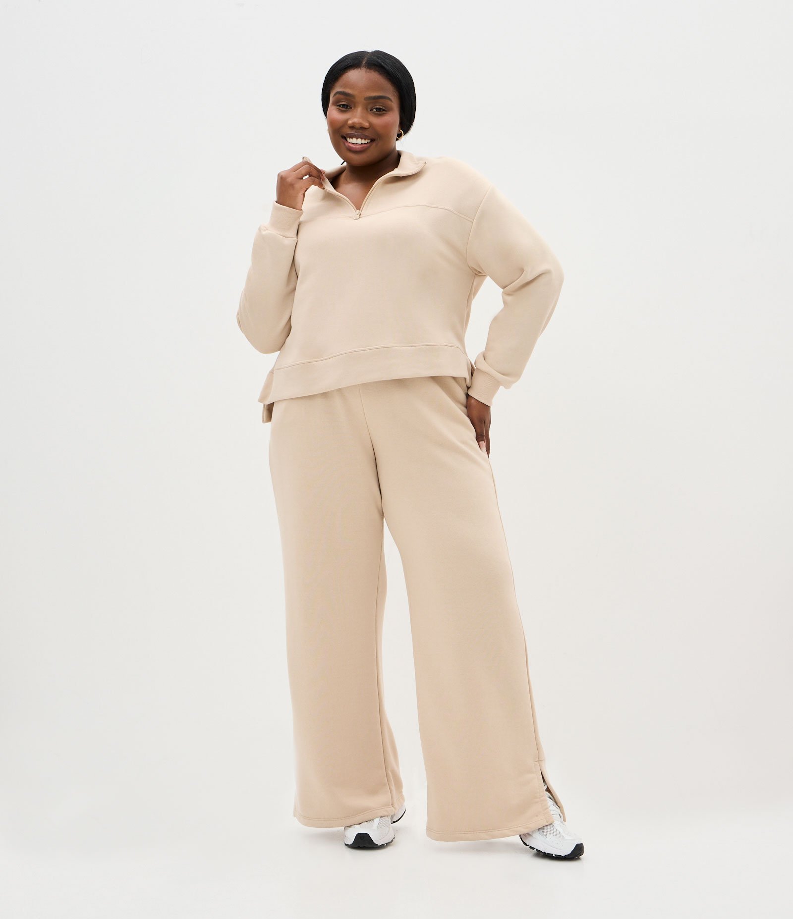 Blusão Moletom Esportivo com Half Zíper e Abertura Lateral Curve & Plus Size Bege 2