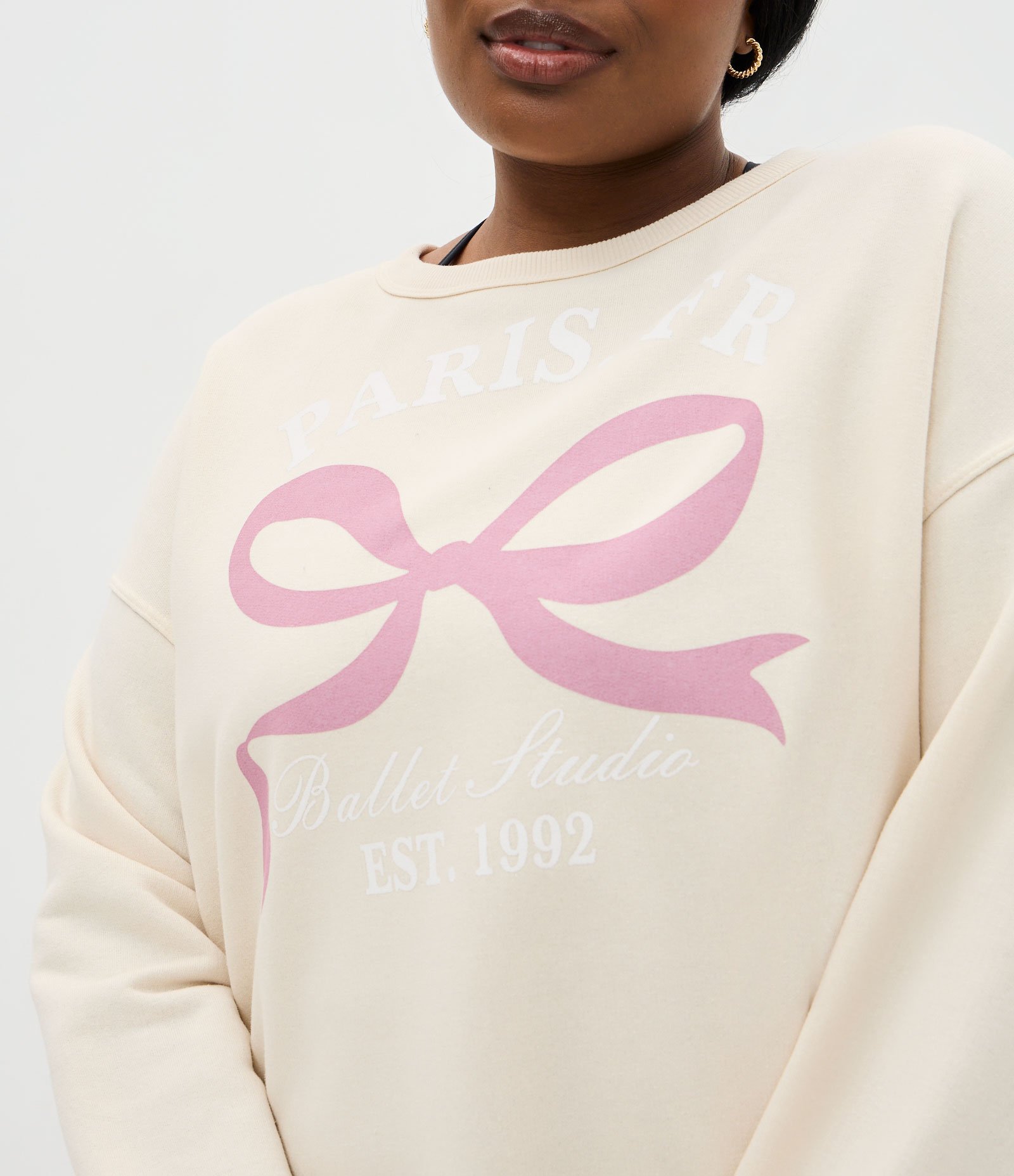 Blusão em Moletom com Estampa de Laço Curve & Plus Size Bege 3