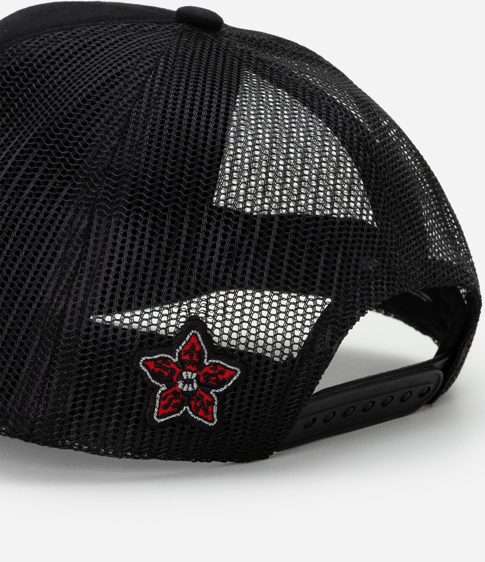 Boné Trucker em Sarja com Estampa Stranger Things Preto 5