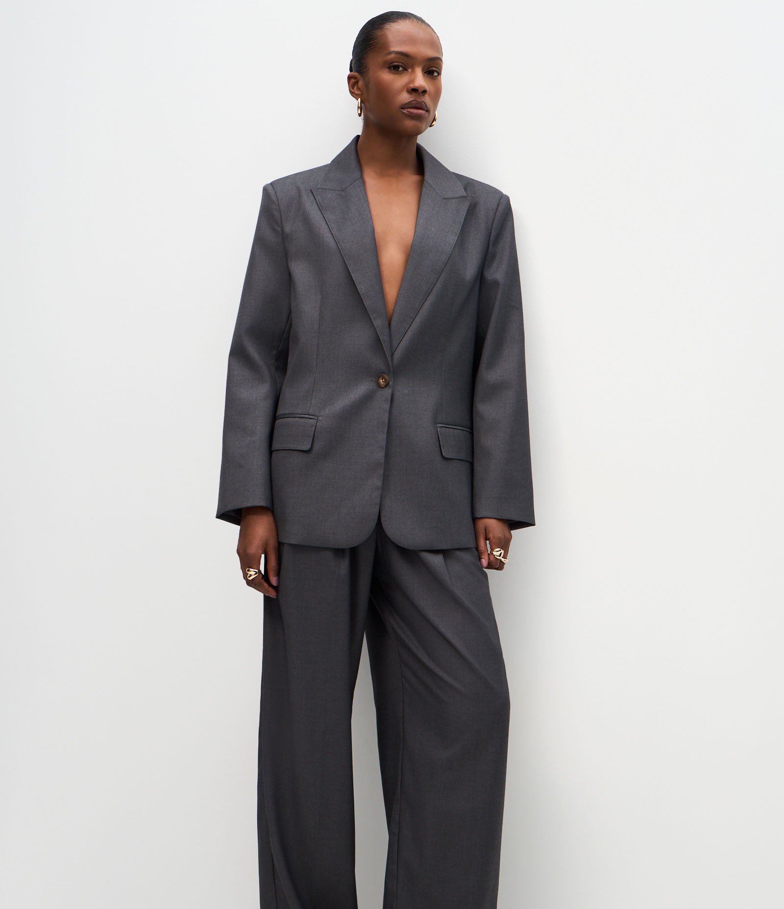 Calça Wide Leg Alfaiatada com Pregas Frontais Cinza 2