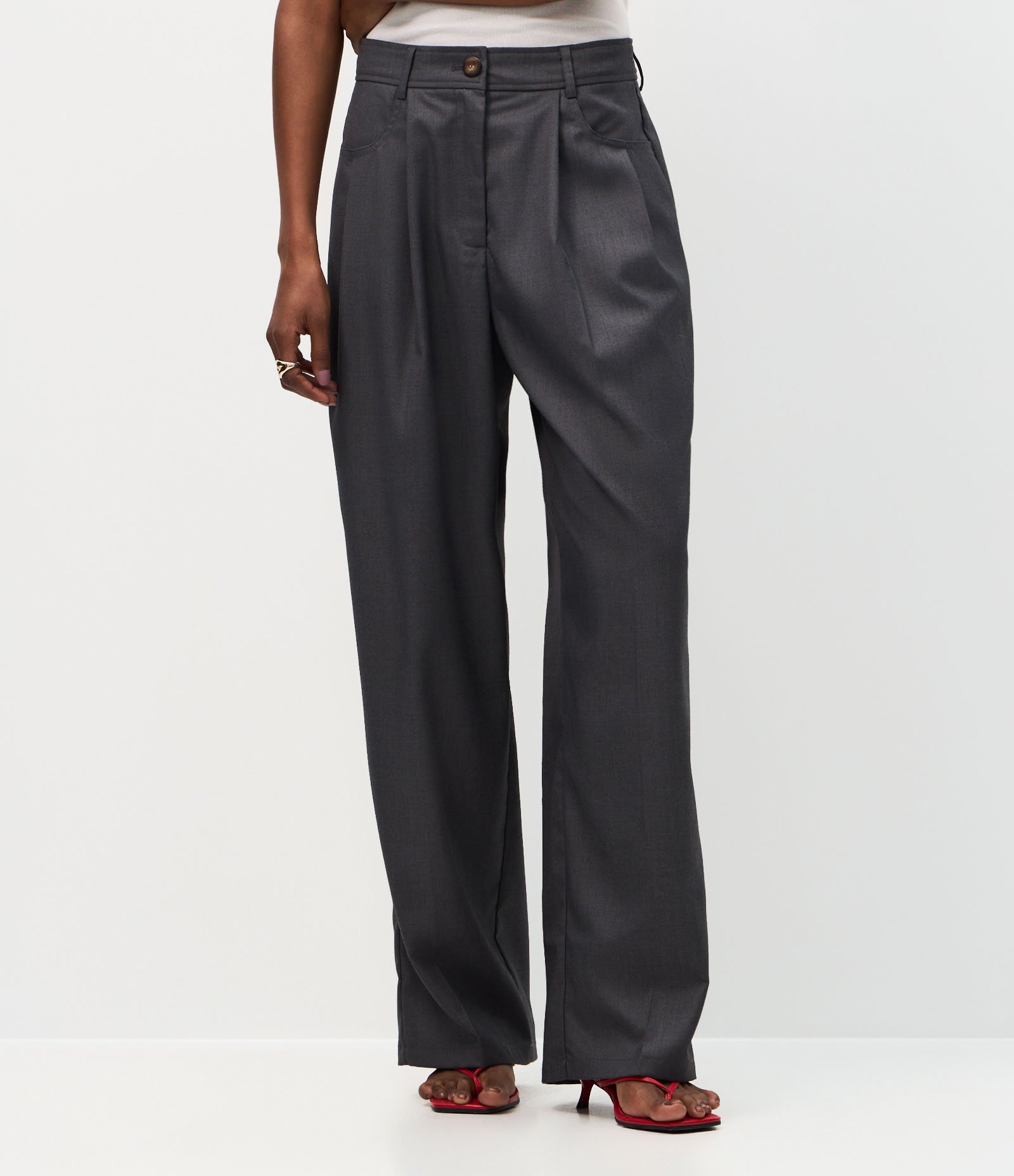 Calça Wide Leg Alfaiatada com Pregas Frontais Cinza 3