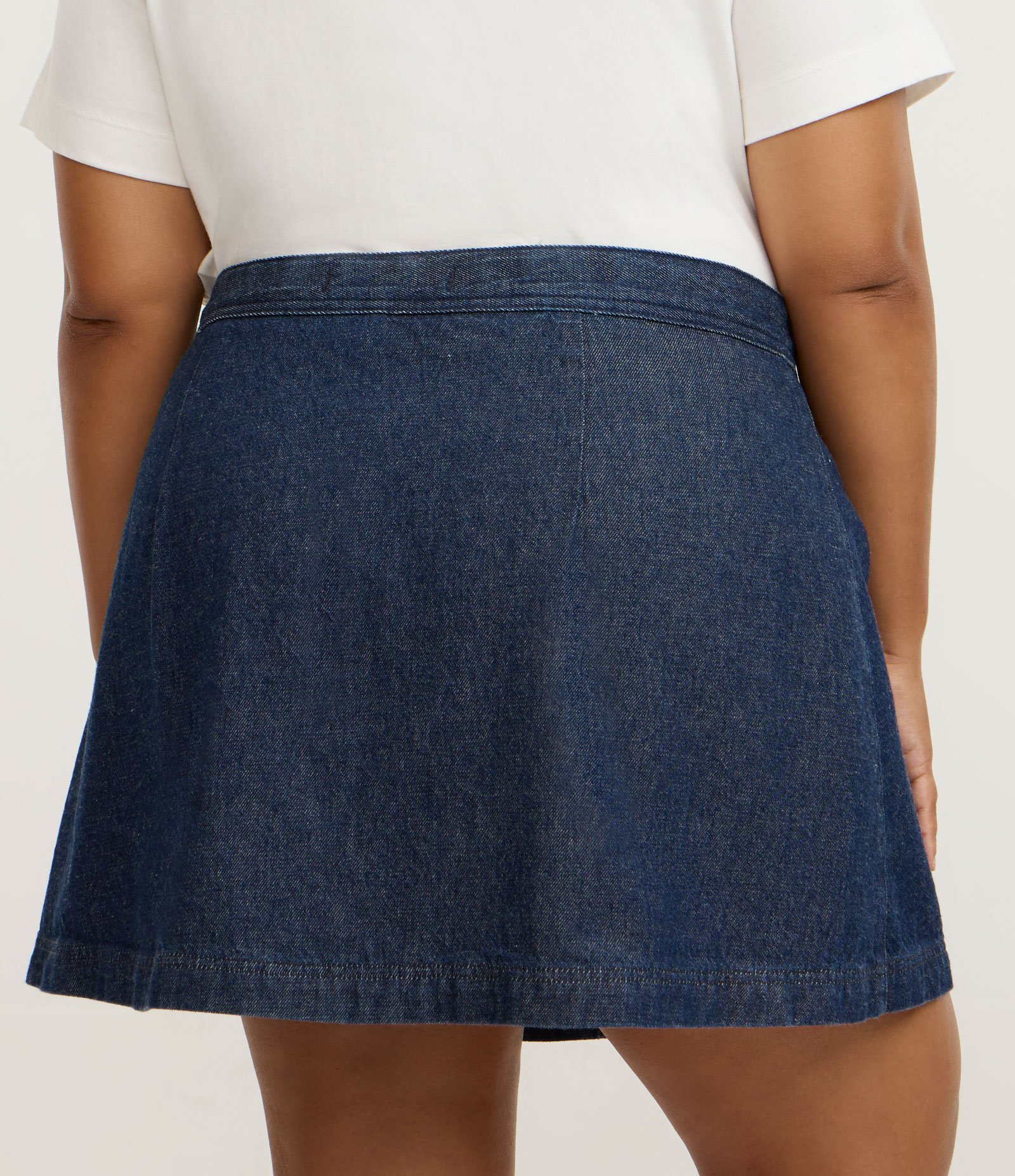 Short Saia Jeans com Frente Transpassada Curve & Plus Size Azul 4