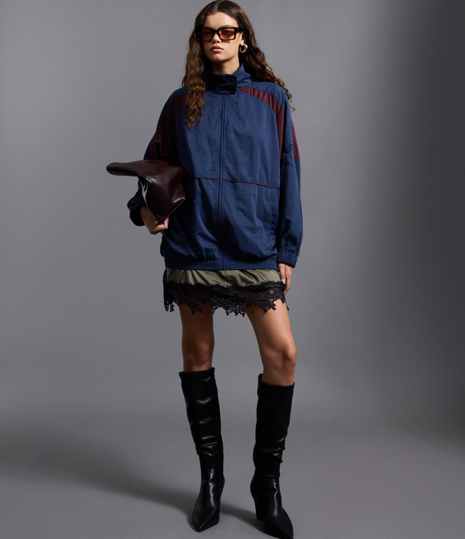 Jaqueta Corta Vento Oversized com Recortes Contrastantes Azul 4