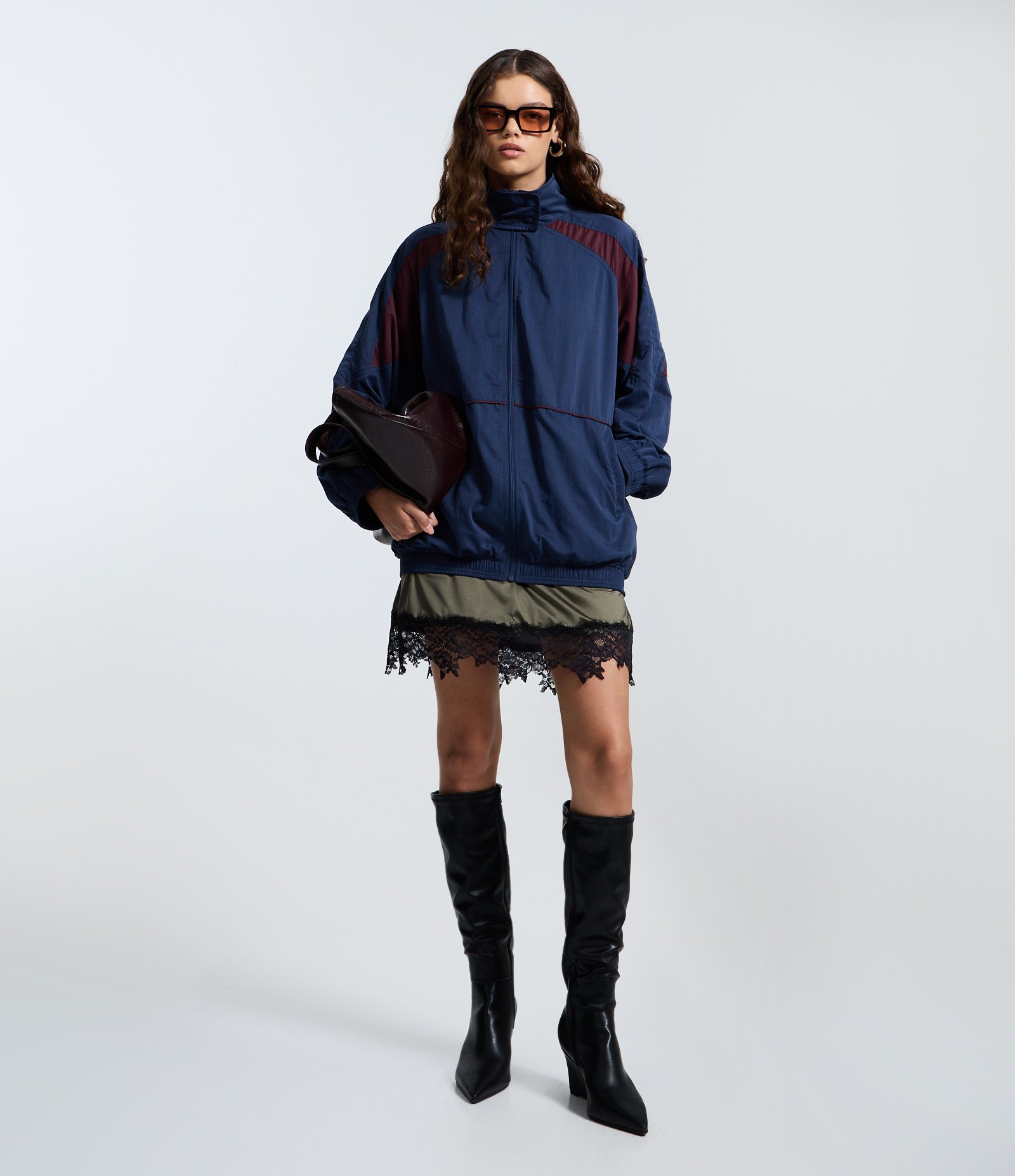 Jaqueta Corta Vento Oversized com Recortes Contrastantes Azul 1