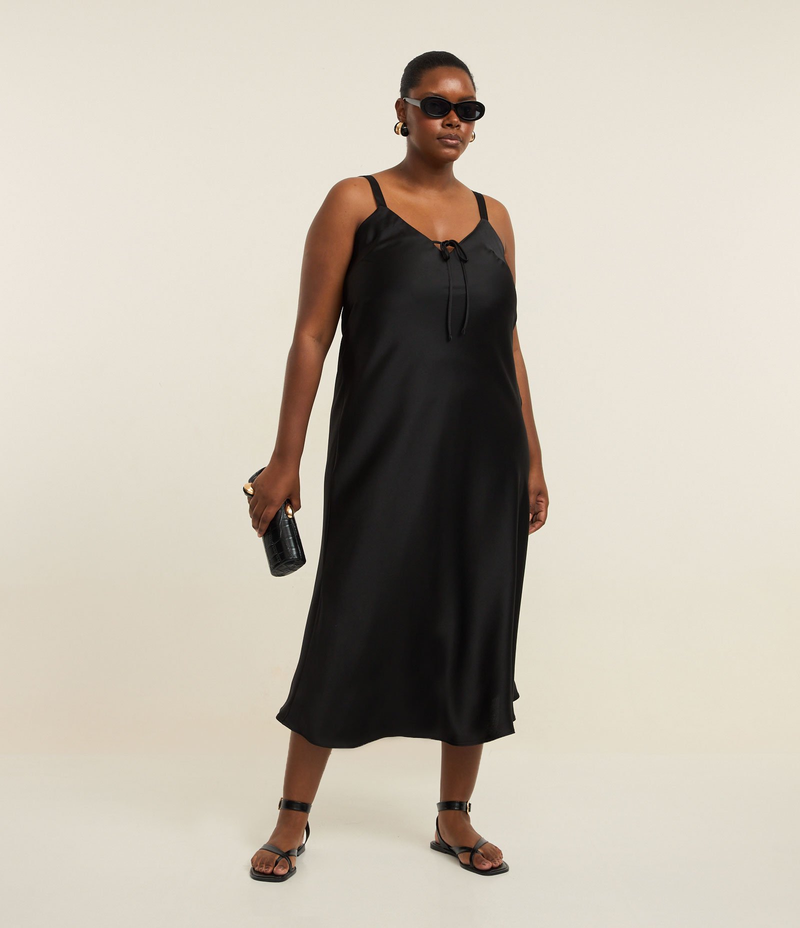 Vestido Midi em Cetim com Alça Fina Curve & Plus Size Preto 1