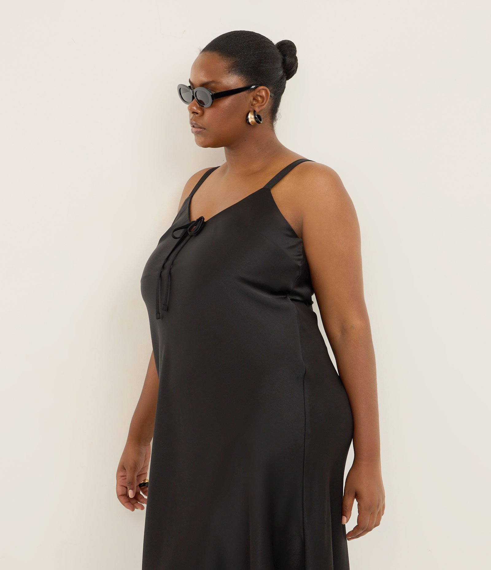 Vestido Midi em Cetim com Alça Fina Curve & Plus Size Preto 2