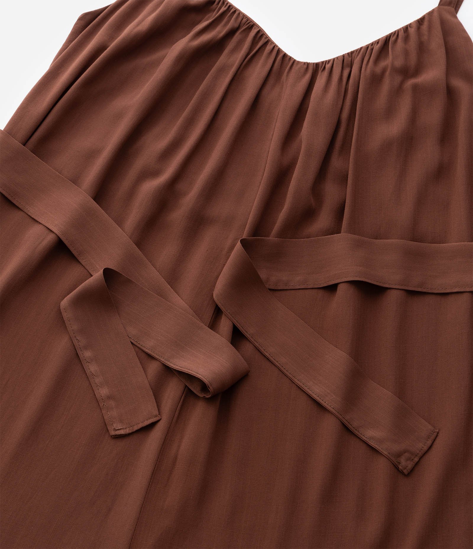 Macacão Longo Franzido com Faixa Curve & Plus Size Marrom 5