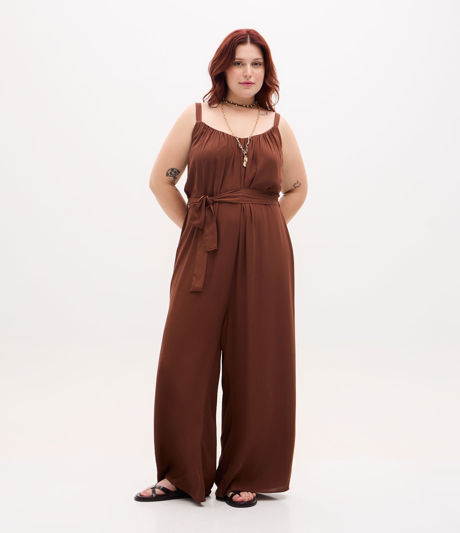 Macacão Long Midi Franzido com Faixa Curve & Plus Size Marrom 1