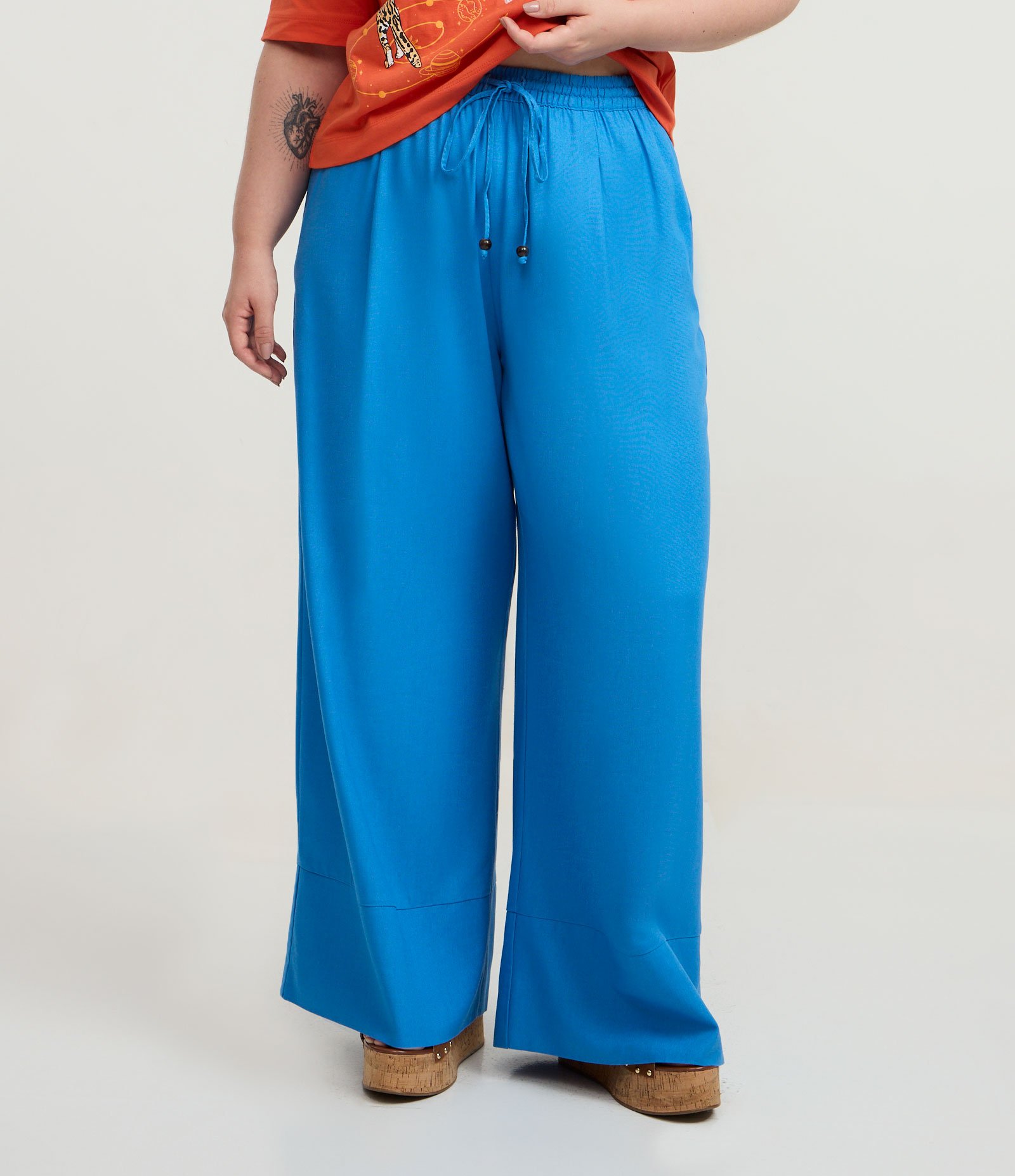 Calça Pantalona em Viscolinho com Barra Larga e Cós Elástico Curve & Plus Size Azul 2