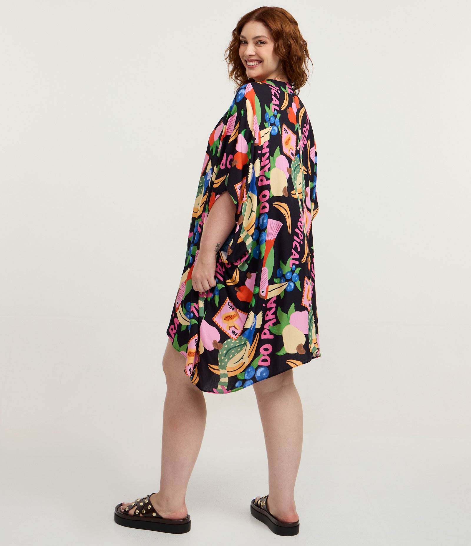 Kimono Alongado em Chalis com Estampa Tropical Curve & Plus Size Multicores 4