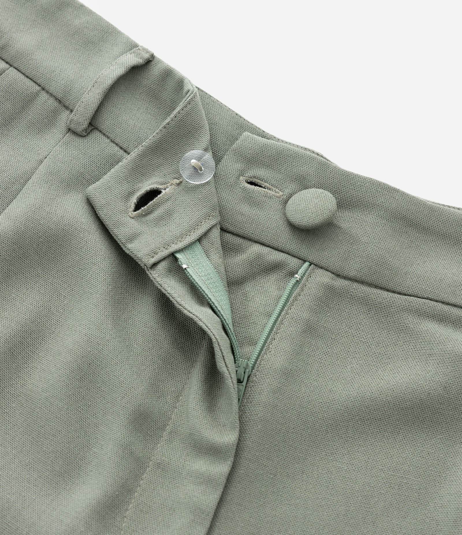 Bermuda Curta em Viscolinho com Pregas Curve & Plus Size Verde 5