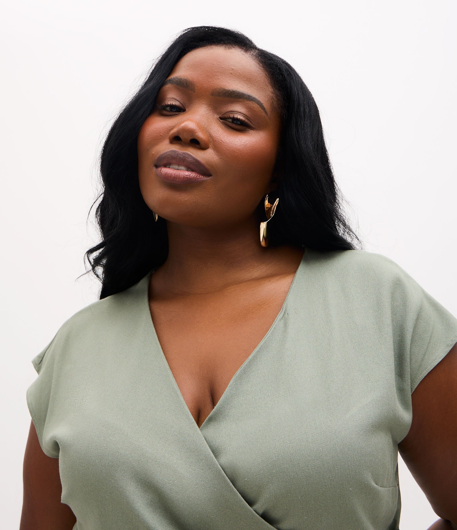 Blusa em Viscolinho com Transpasse Frontal e Aviamento Curve & Plus Size Verde 3