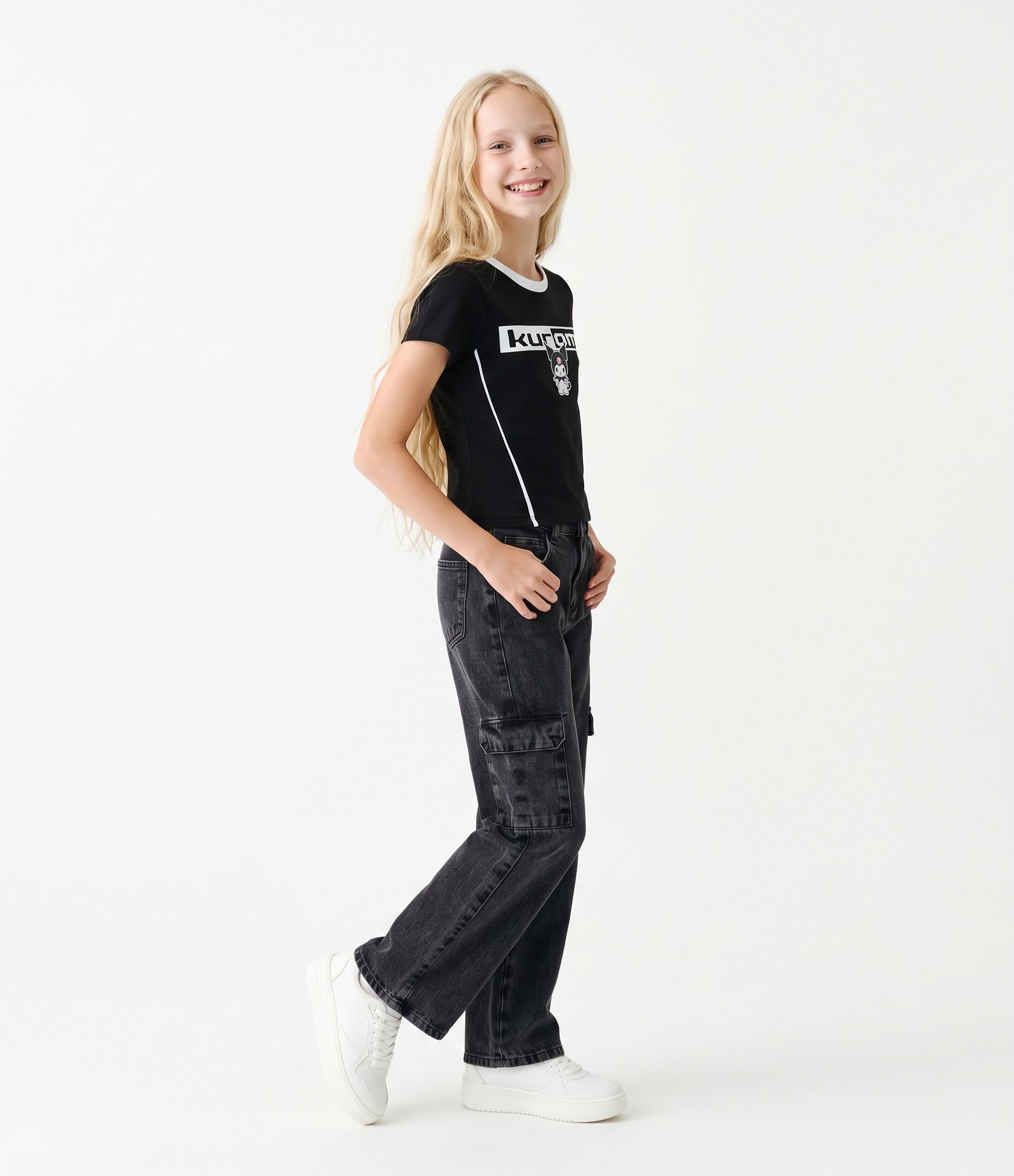 Camiseta em Algodão com Estampa Kuromi e Frisos Frontais Preto 2