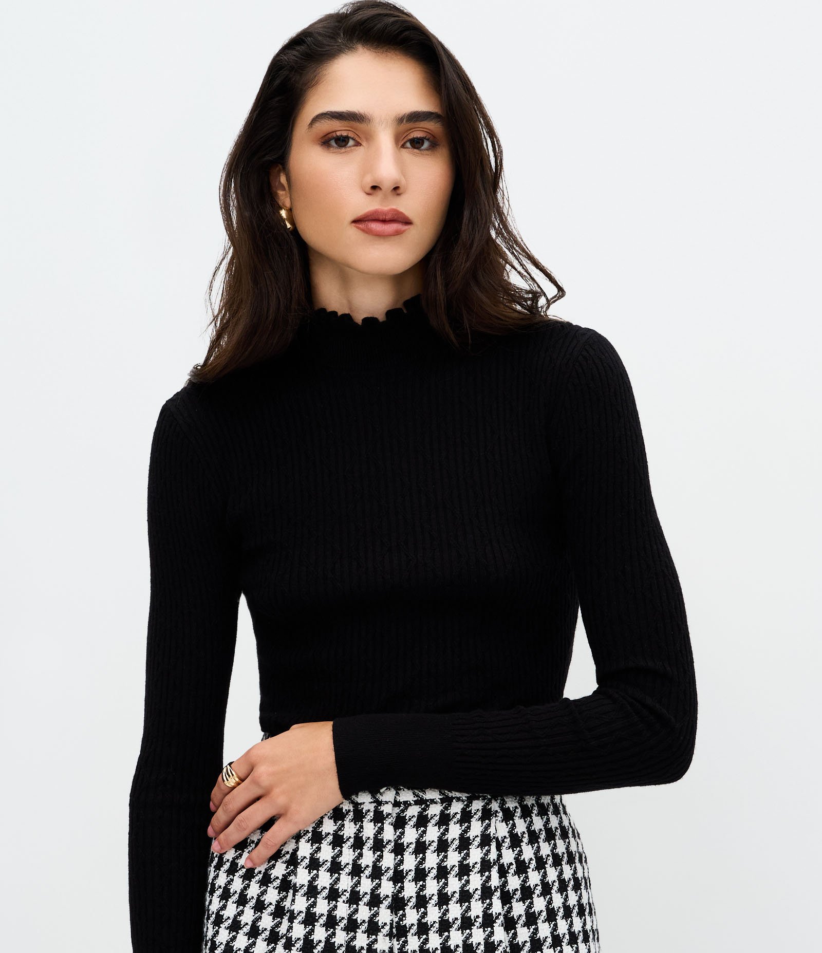 Blusa Regular em Tricô Texturizado com Golinha Frufru Preto 1