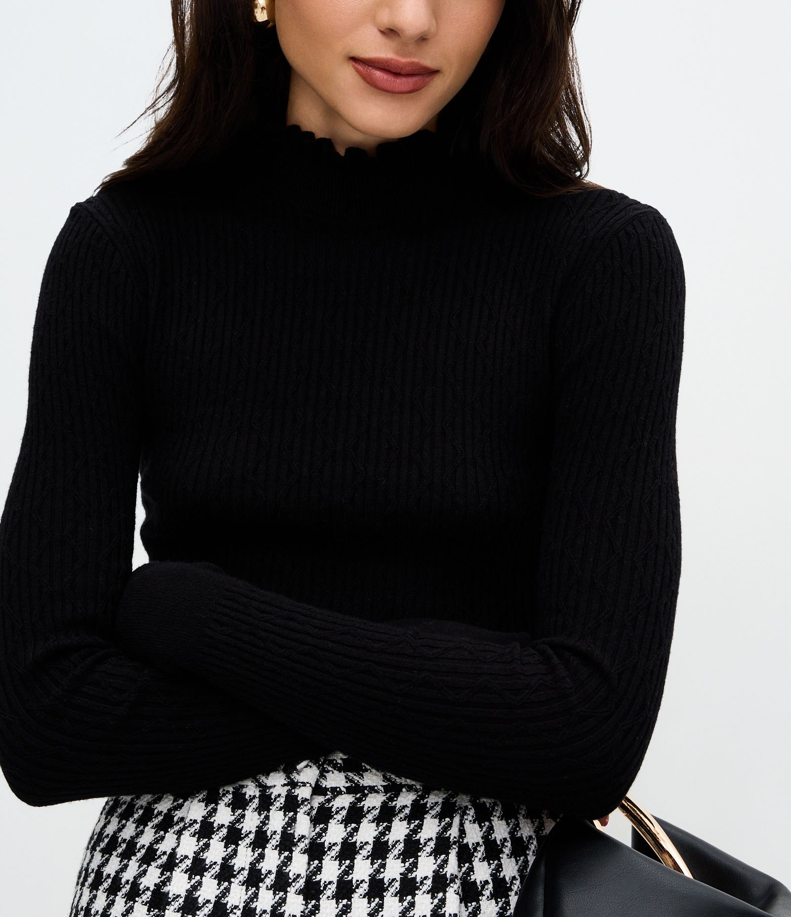 Blusa Regular em Tricô Texturizado com Golinha Frufru Preto 4