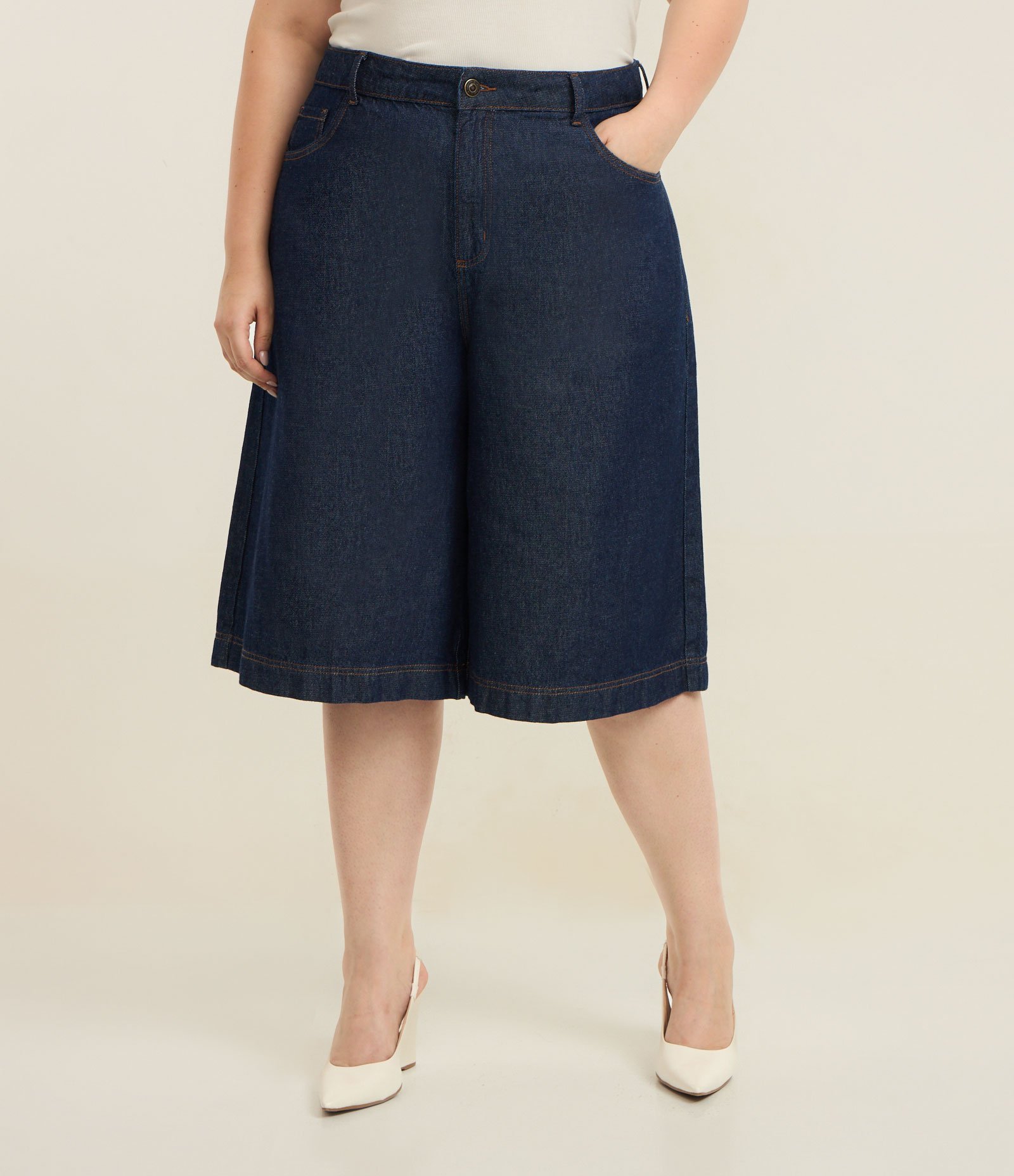 Bermuda Jorts em Jeans com Bolsos Embutido Curve & Plus Size Azul Escuro 2