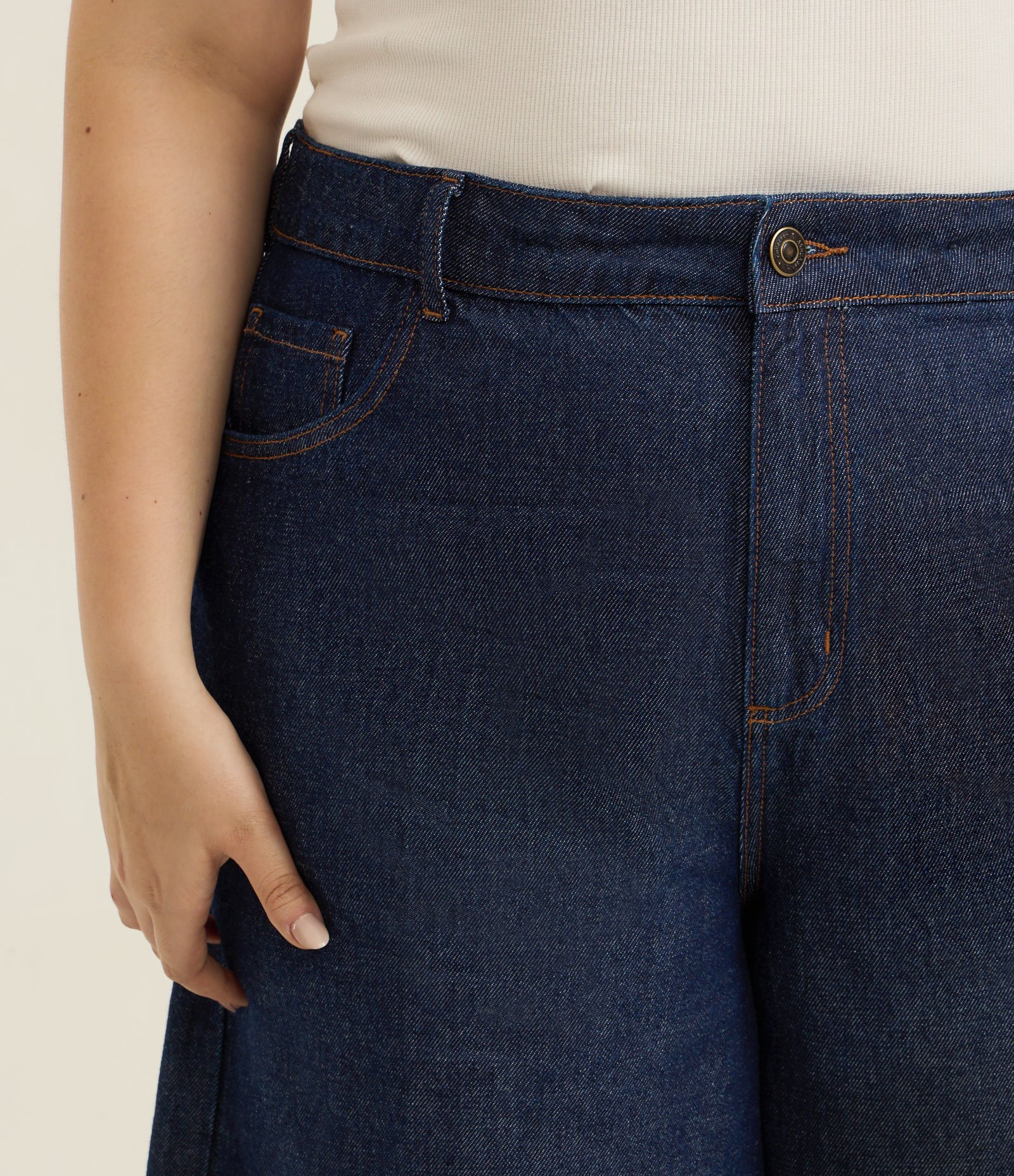 Bermuda Jorts em Jeans com Bolsos Embutido Curve & Plus Size Azul Escuro 3