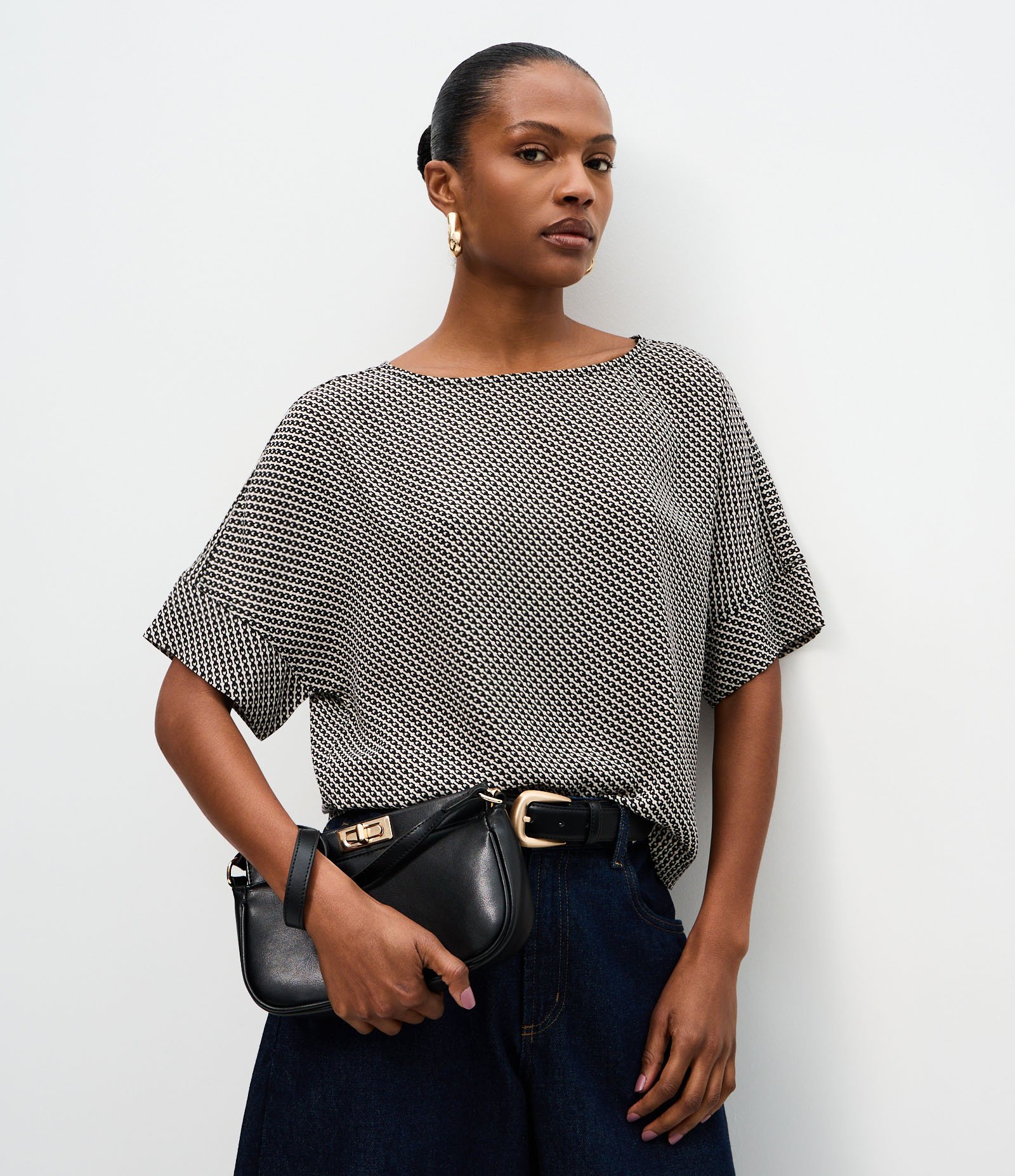 Blusa Chiffon Geométrica com Corrente Cinza 1