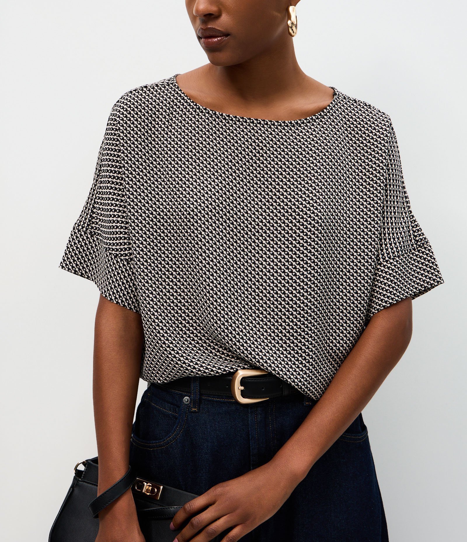 Blusa Chiffon Geométrica com Corrente Cinza 4