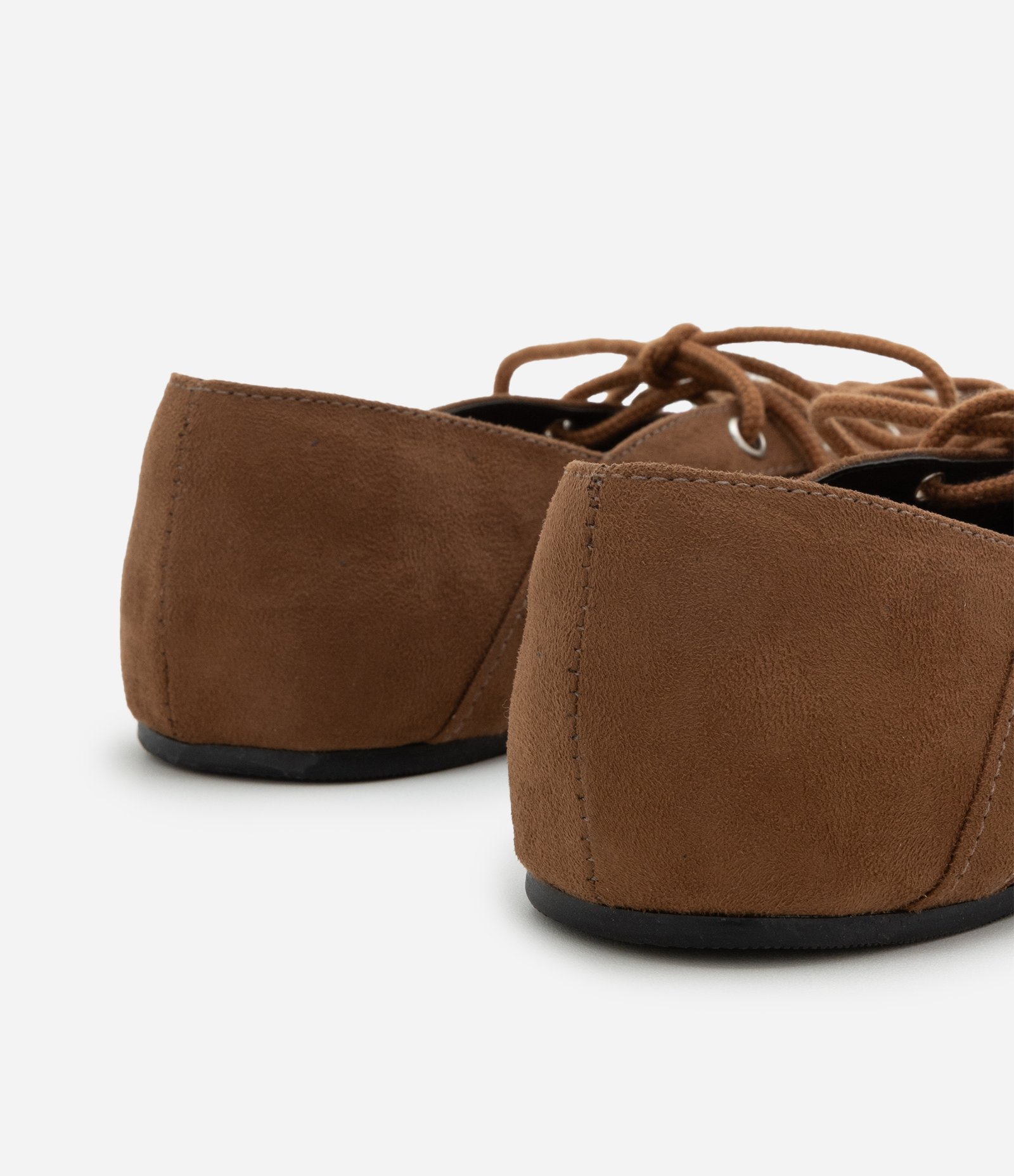 Sapatilha com Efeito Camurça e Amarração Marrom 5