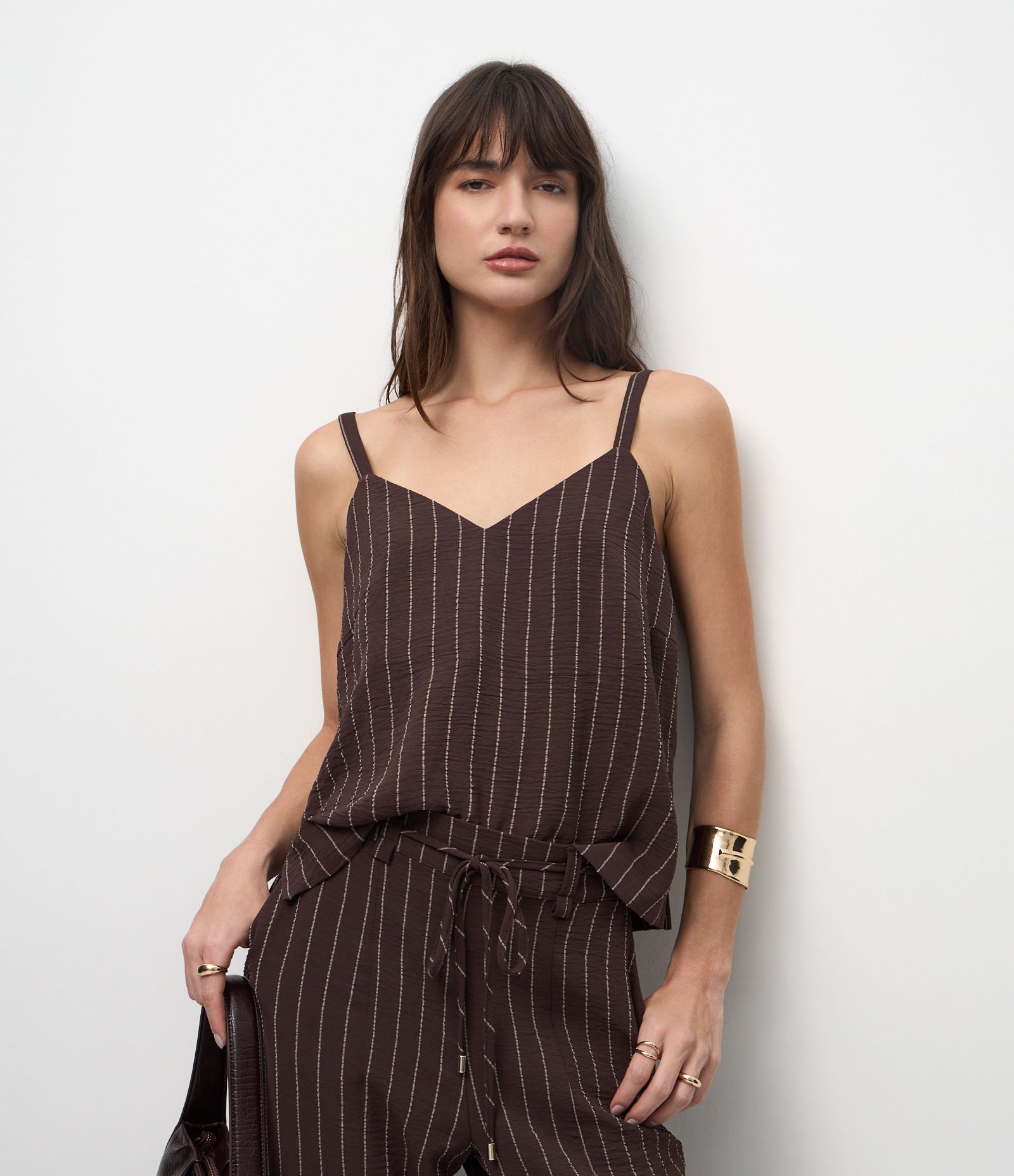 Blusa com Alças Largas e Estampa Listras em Fio Tinto Marrom 1