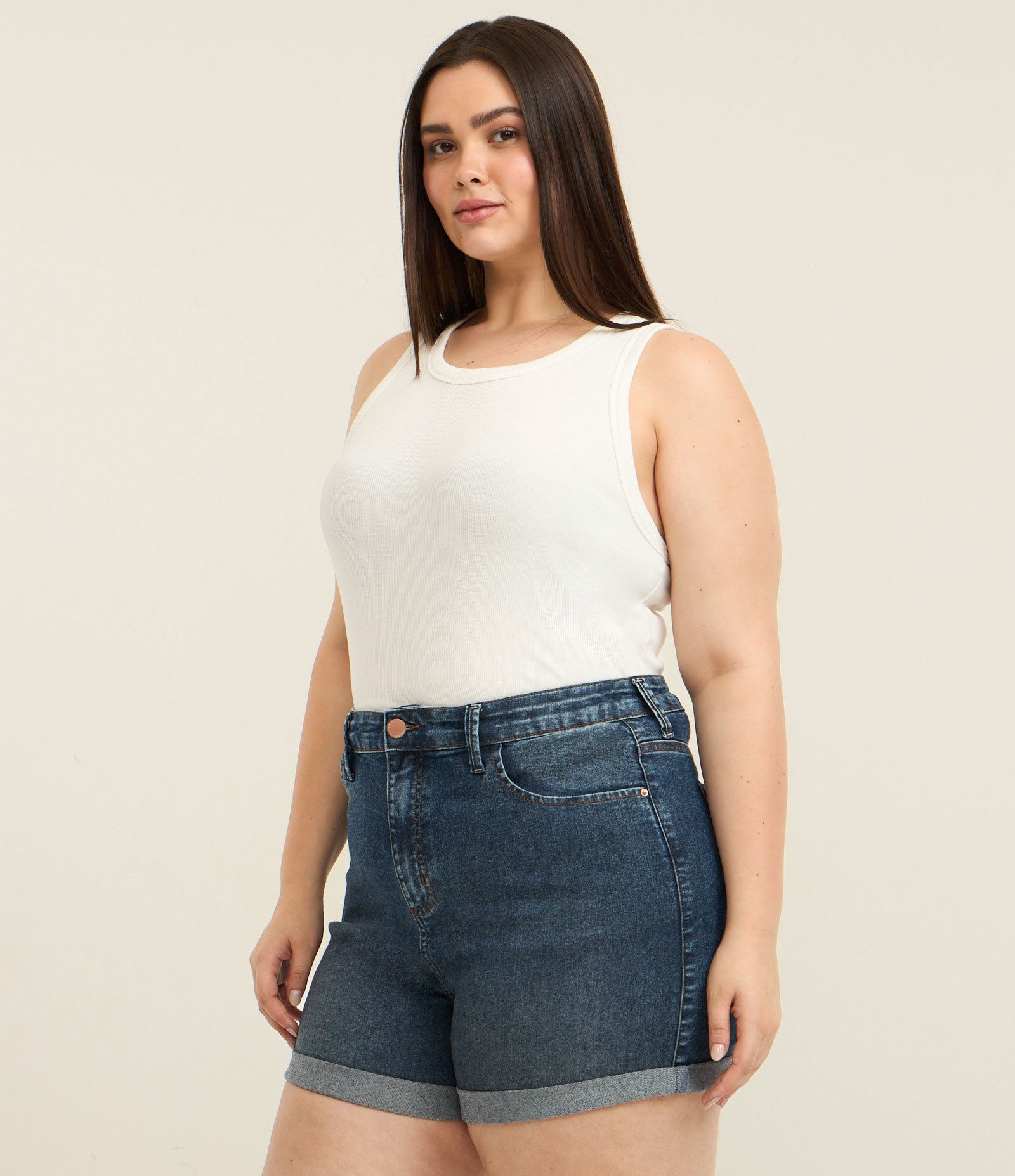 Short Curto com Barra Dobrada em Jeans com Elastano Curve & Plus Size Azul 1