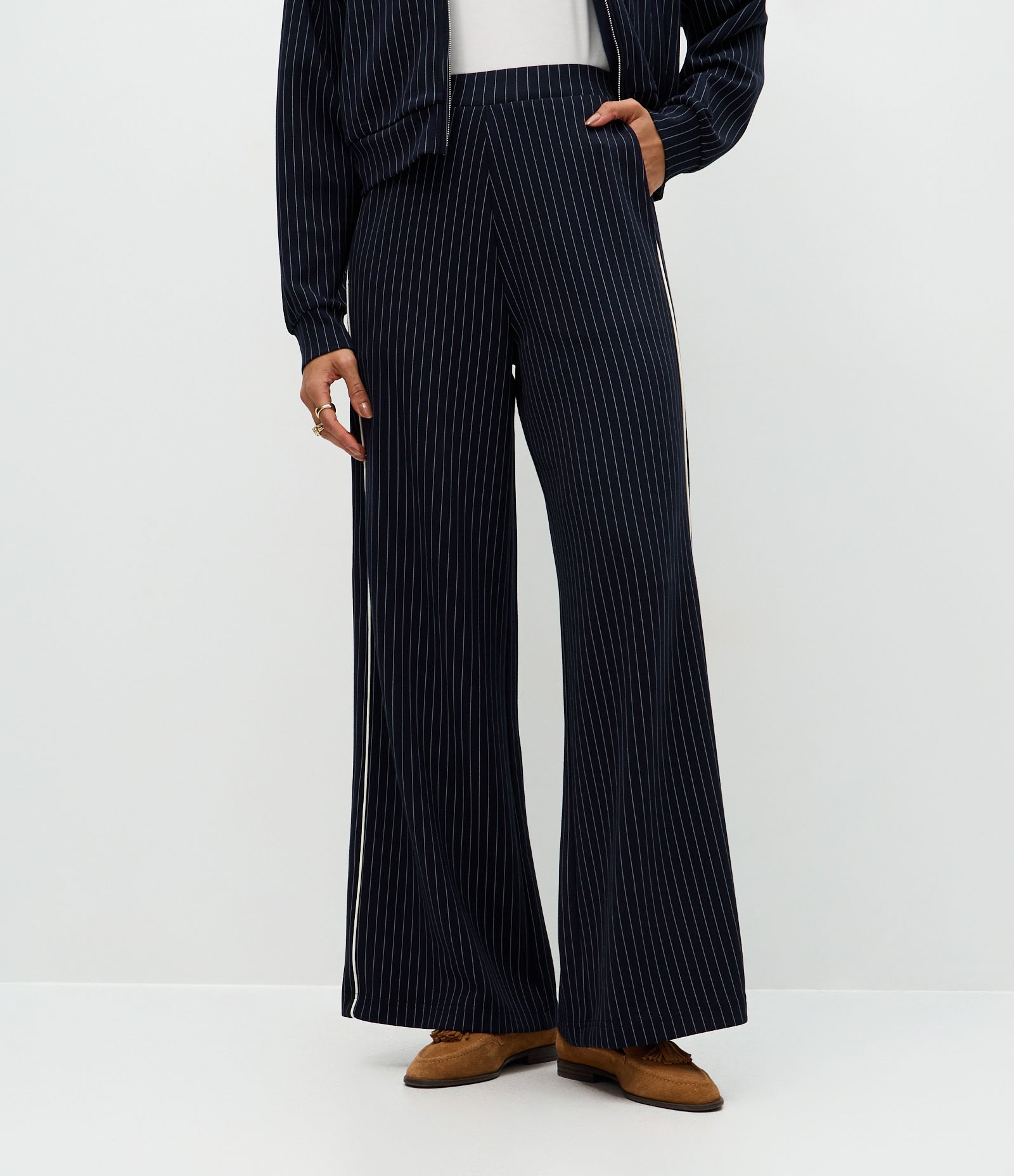Calça Wide Leg em Moletom com Estampa Listrada Azul 4