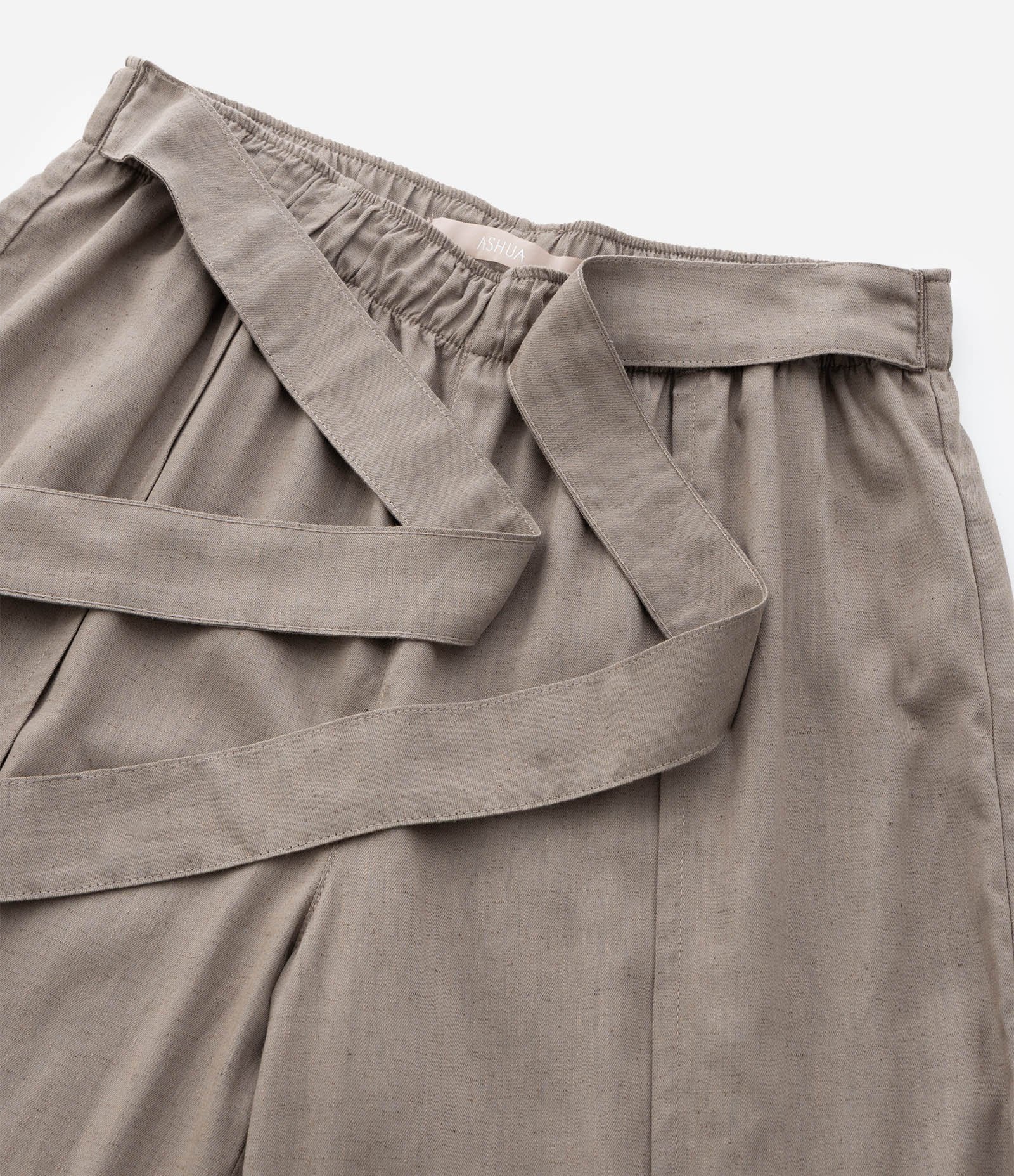 Calça Pantacourt em Sarja Leve com Transpasse e Cós Elástico Curve & Plus Size Verde 9