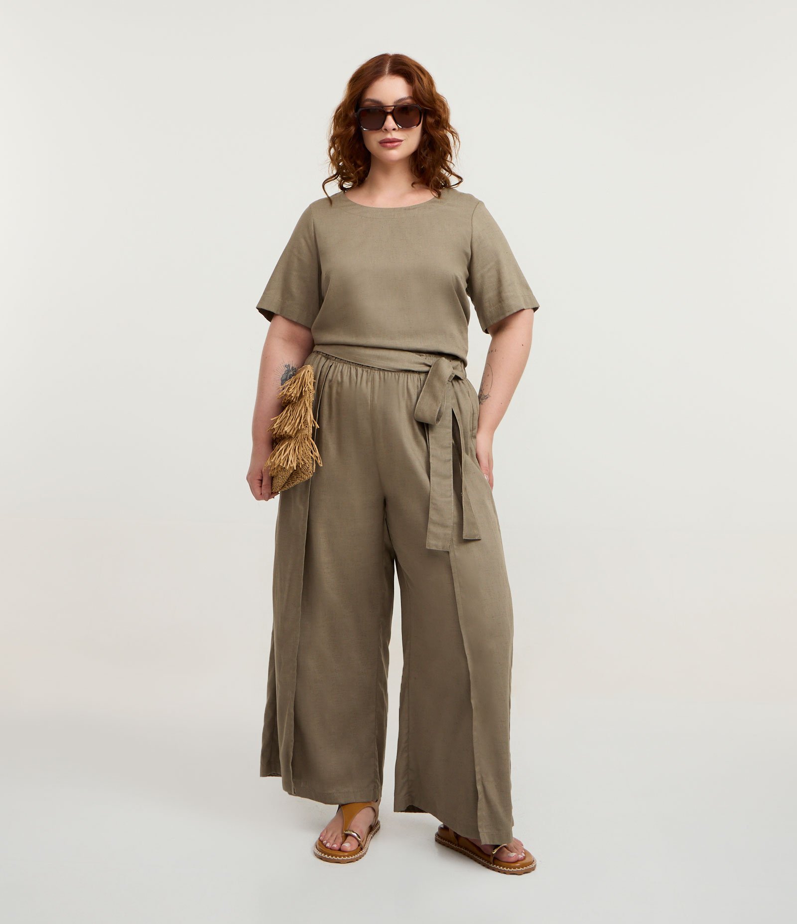 Calça Pantacourt em Sarja Leve com Transpasse e Cós Elástico Curve & Plus Size Verde 1