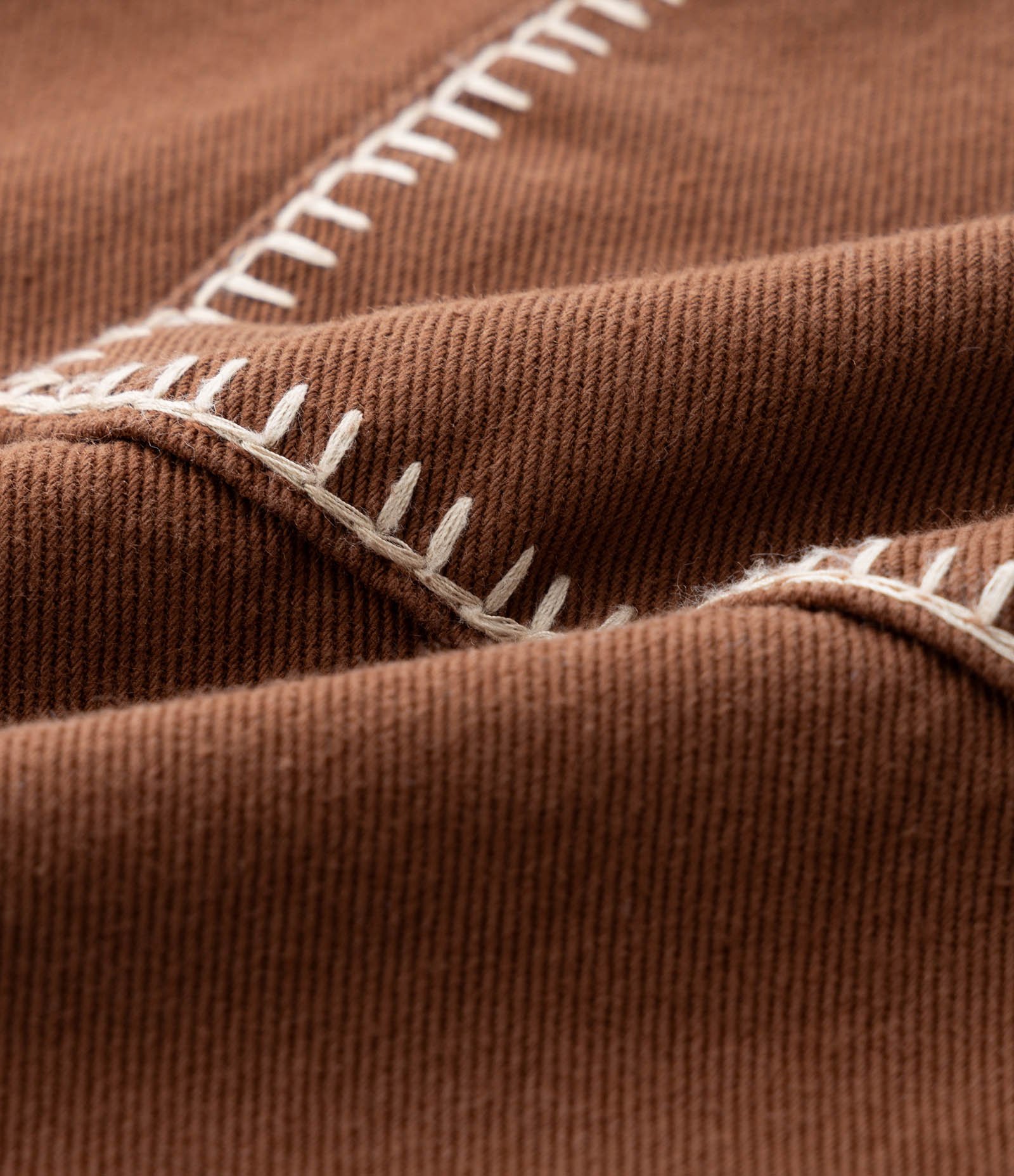 Short Saia em Sarja com Bolsos Bordados Curve & Plus Size Marrom 8