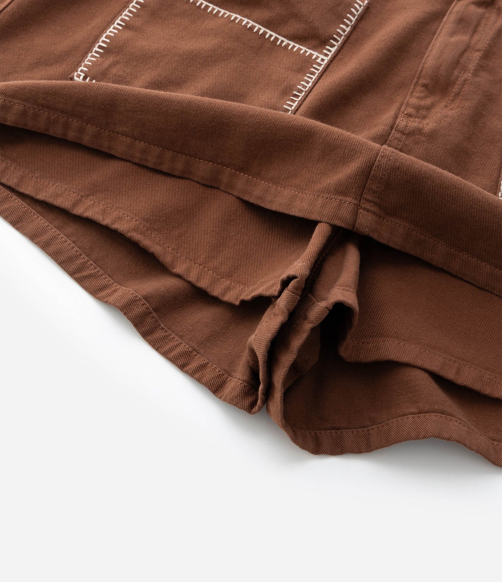 Short Saia em Sarja com Bolsos Bordados Curve & Plus Size Marrom 13