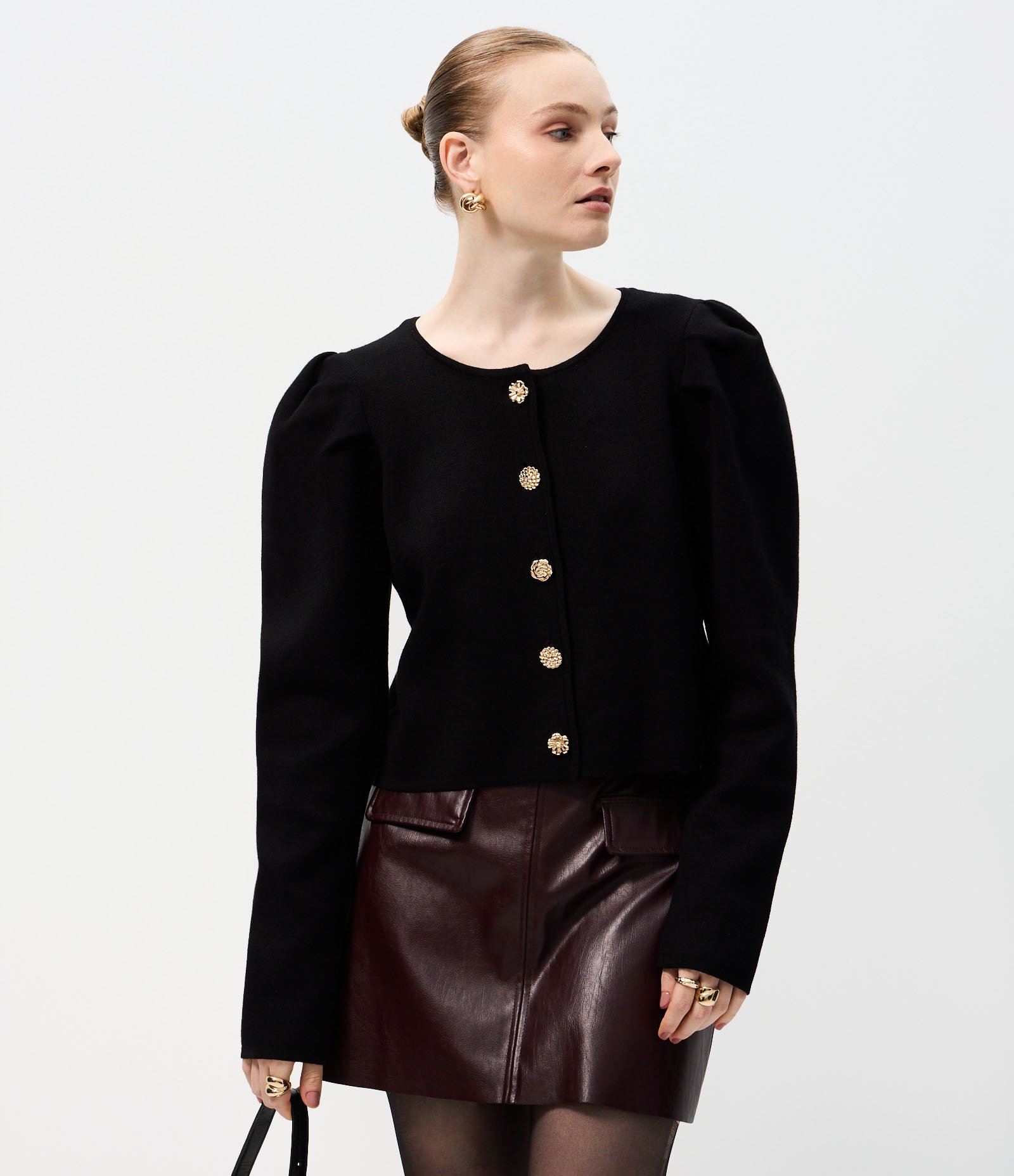 Cardigan Curto em Tricô com Manga Bufante Preto 1