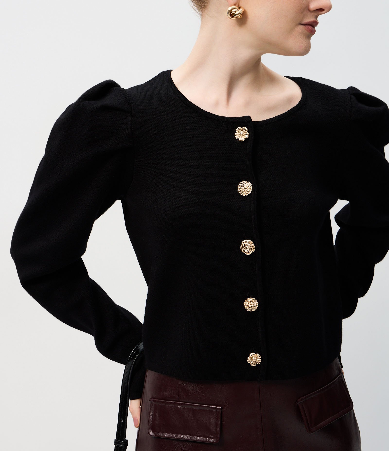Cardigan Curto em Tricô com Manga Bufante Preto 4