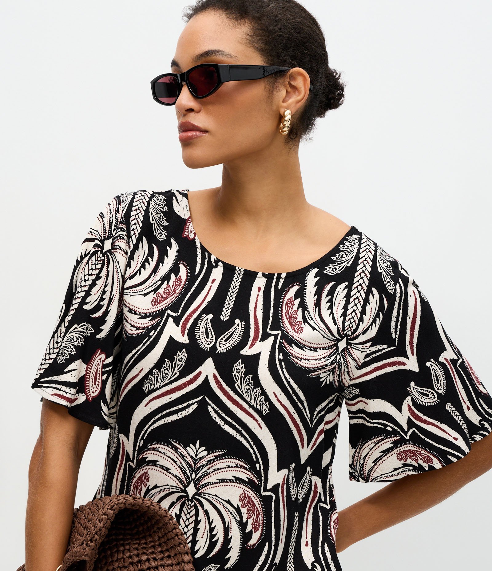 Vestido T-Shirt em Viscose com Estampa de Folhagens Preto 3