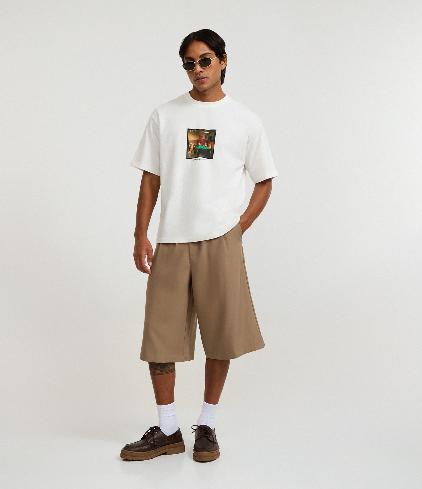 Camiseta Boxy em Algodão com Estampa Photoprint Cachorros na Sinuca Branco 2