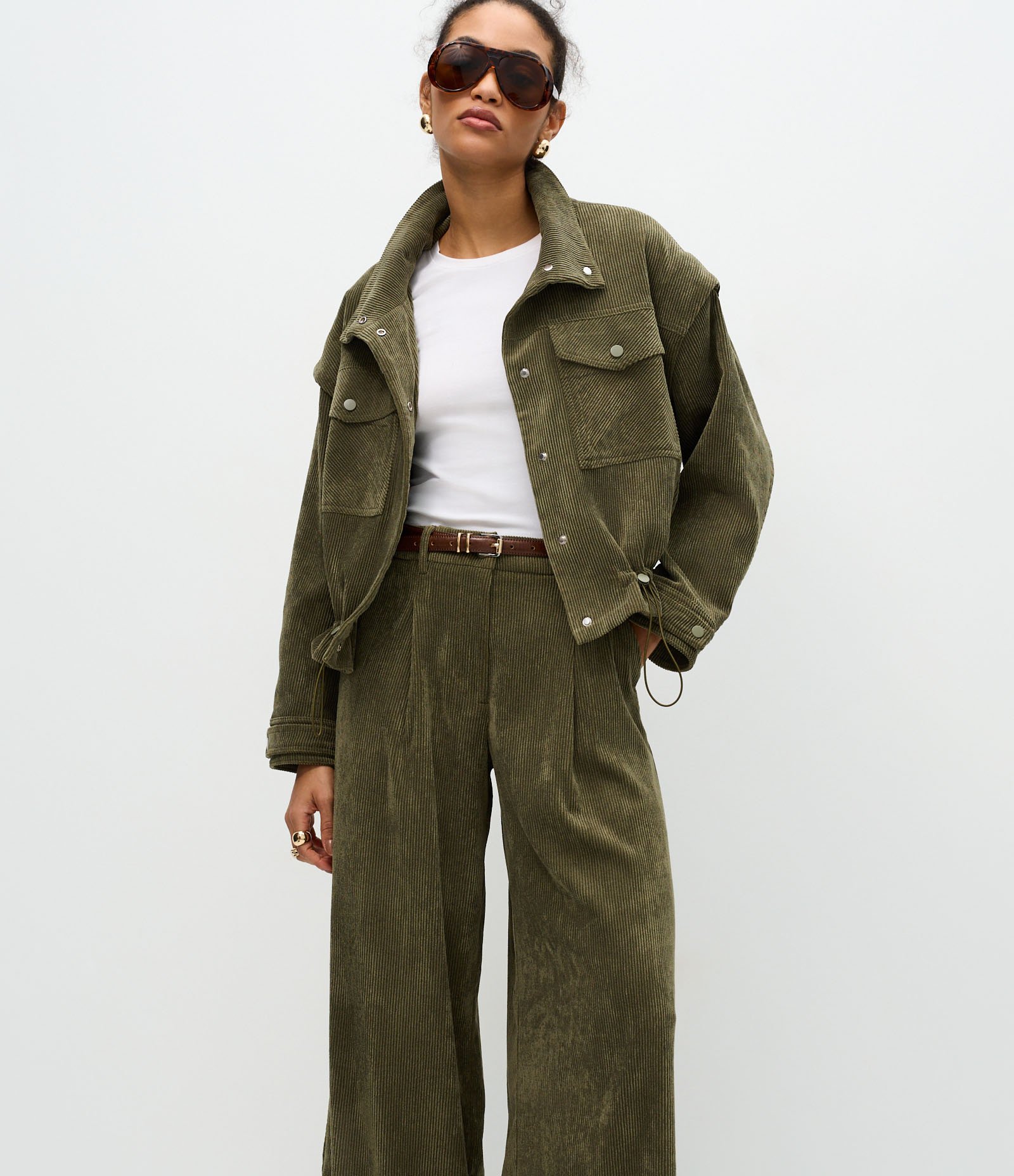 Calça Wide Leg em Veludo com Detalhe no Cós Verde 3