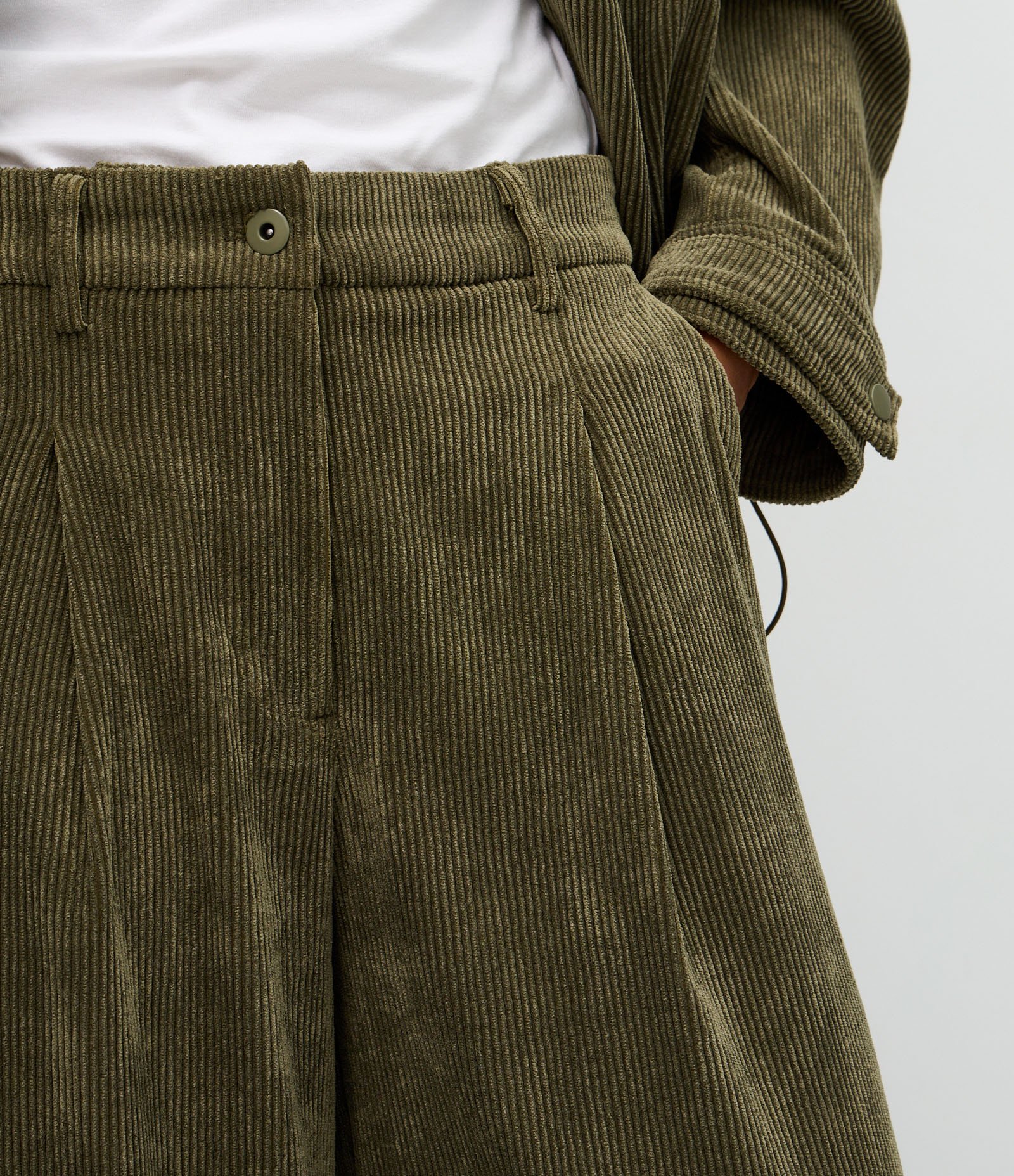 Calça Wide Leg em Veludo com Detalhe no Cós Verde 5