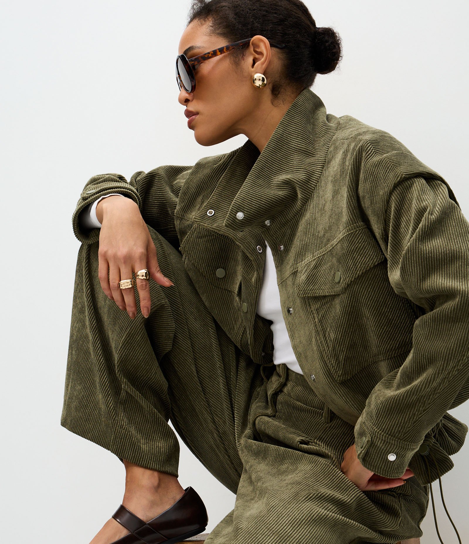 Calça Wide Leg em Veludo com Detalhe no Cós Verde 6