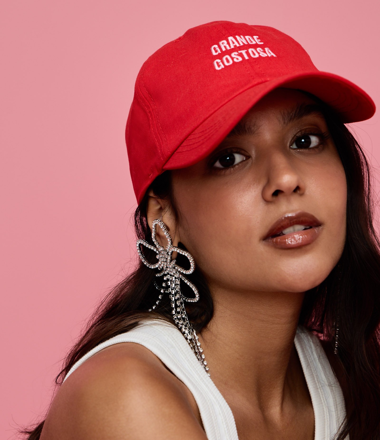 Boné Aba Curva em Sarja com Bordado Grande Gostosa Vermelho 1