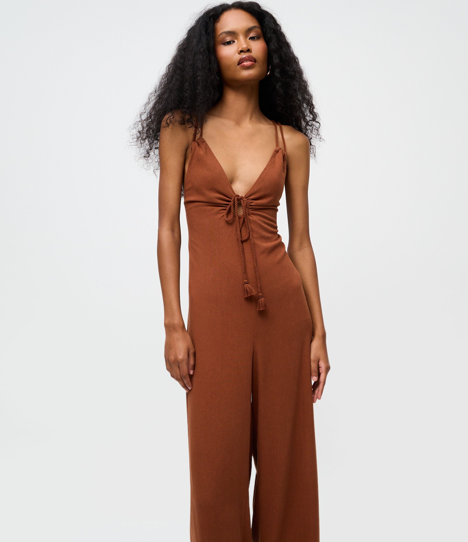 Macacão Pantalona em Viscolinho com Alças Duplas Marrom 2