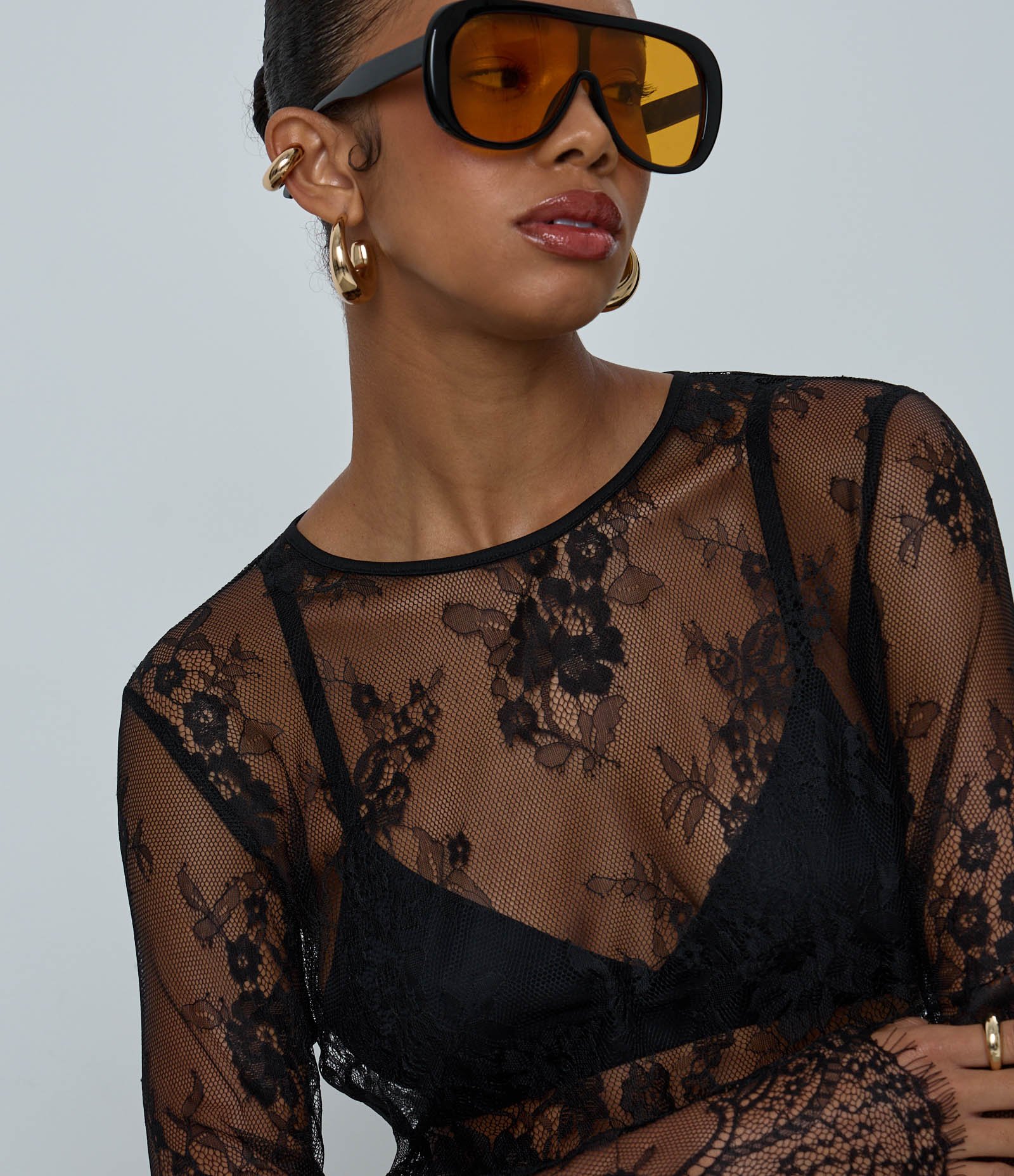 Blusa Gola Alta com Desenhos de Flores em Renda Preto 3