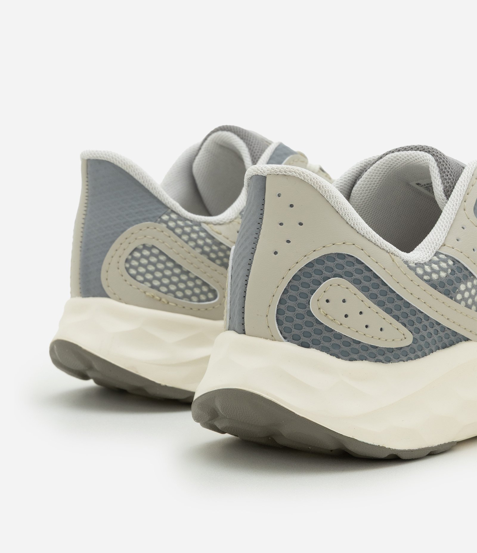 Tênis Esportivo Fresh Arishiv4 New Balance Cinza-AC 6