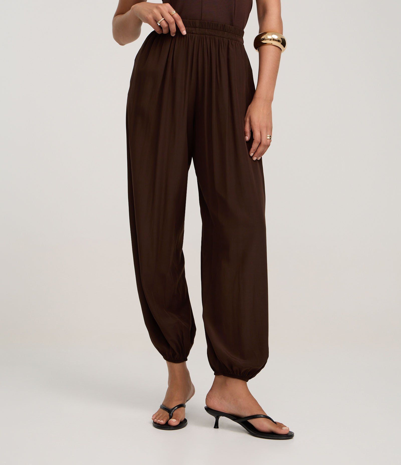 Calça Boho Balloon em Viscose com Elástico no Cós e Barra Marrom 3